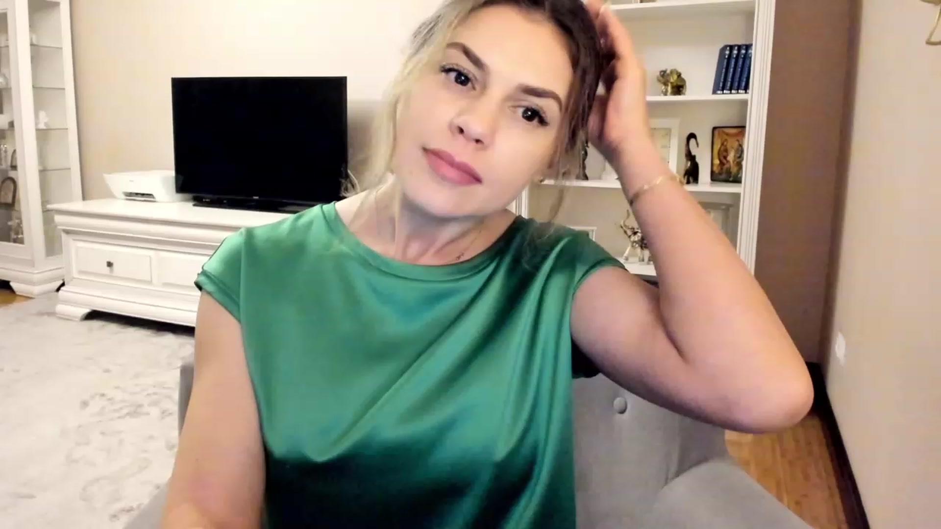 Gallery image thumbnail from Lu126's myfreecams stream on, 05/13/2023, 24:24 image 7 of 20