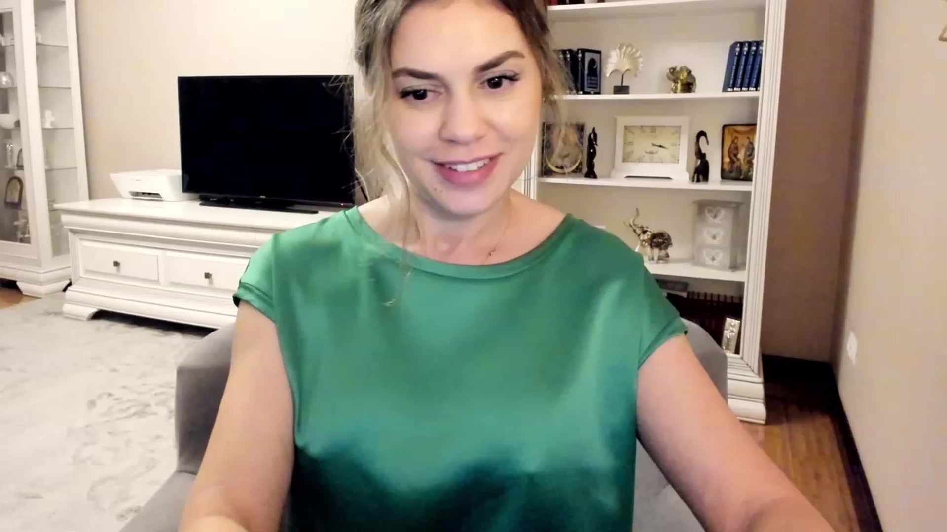 Gallery image thumbnail from Lu126's myfreecams stream on, 05/13/2023, 24:24 image 16 of 20