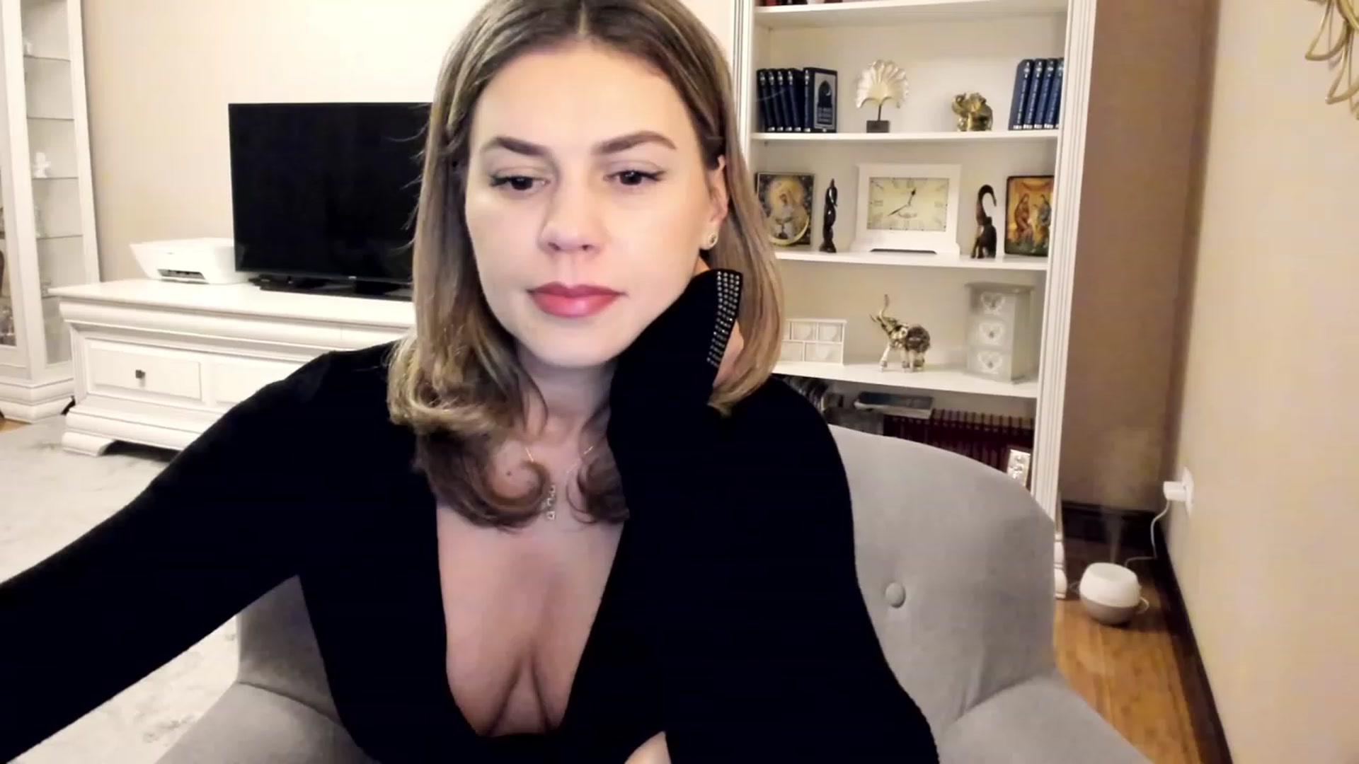 Gallery image thumbnail from Lu126's myfreecams stream on, 05/13/2023, 22:19 image 3 of 20