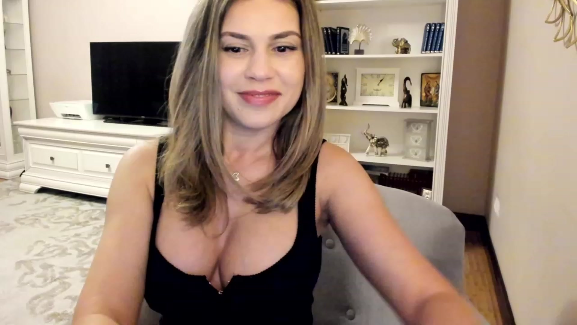 Gallery image thumbnail from Lu126's myfreecams stream on, 08/13/2023, 22:20 image 19 of 20