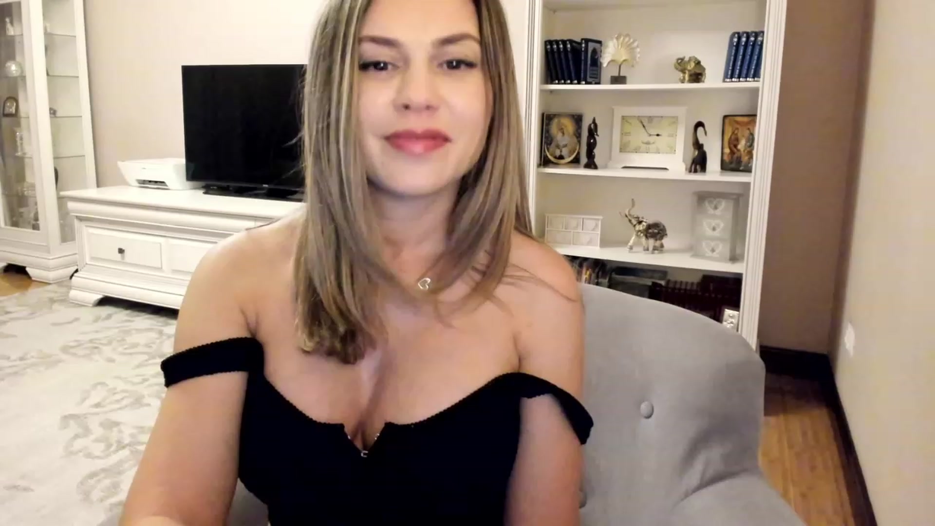 Gallery image thumbnail from Lu126's myfreecams stream on, 08/14/2023, 24:05 image 18 of 20