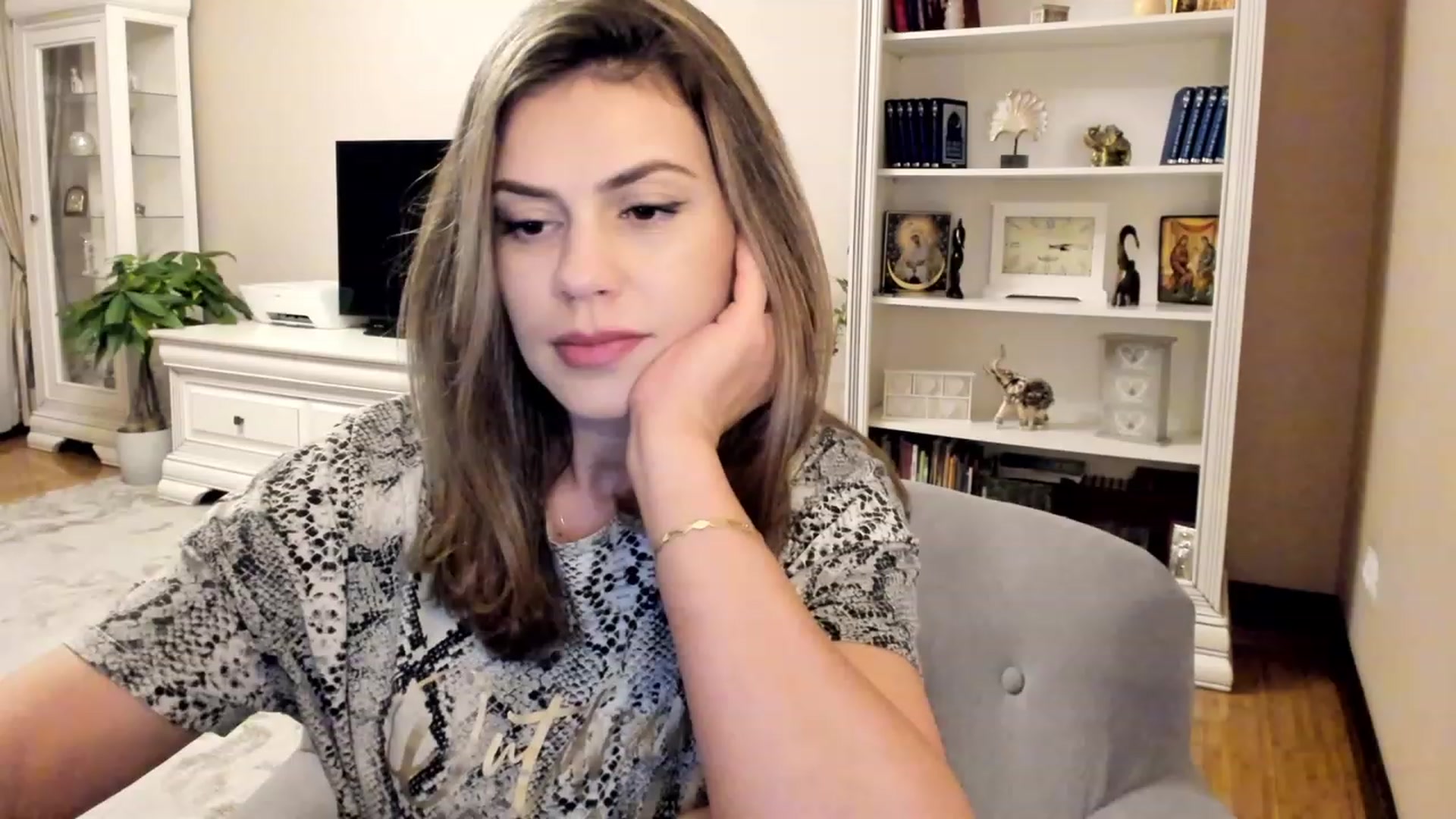 Gallery image thumbnail from Lu126's myfreecams stream on, 10/01/2023, 24:35 image 10 of 20