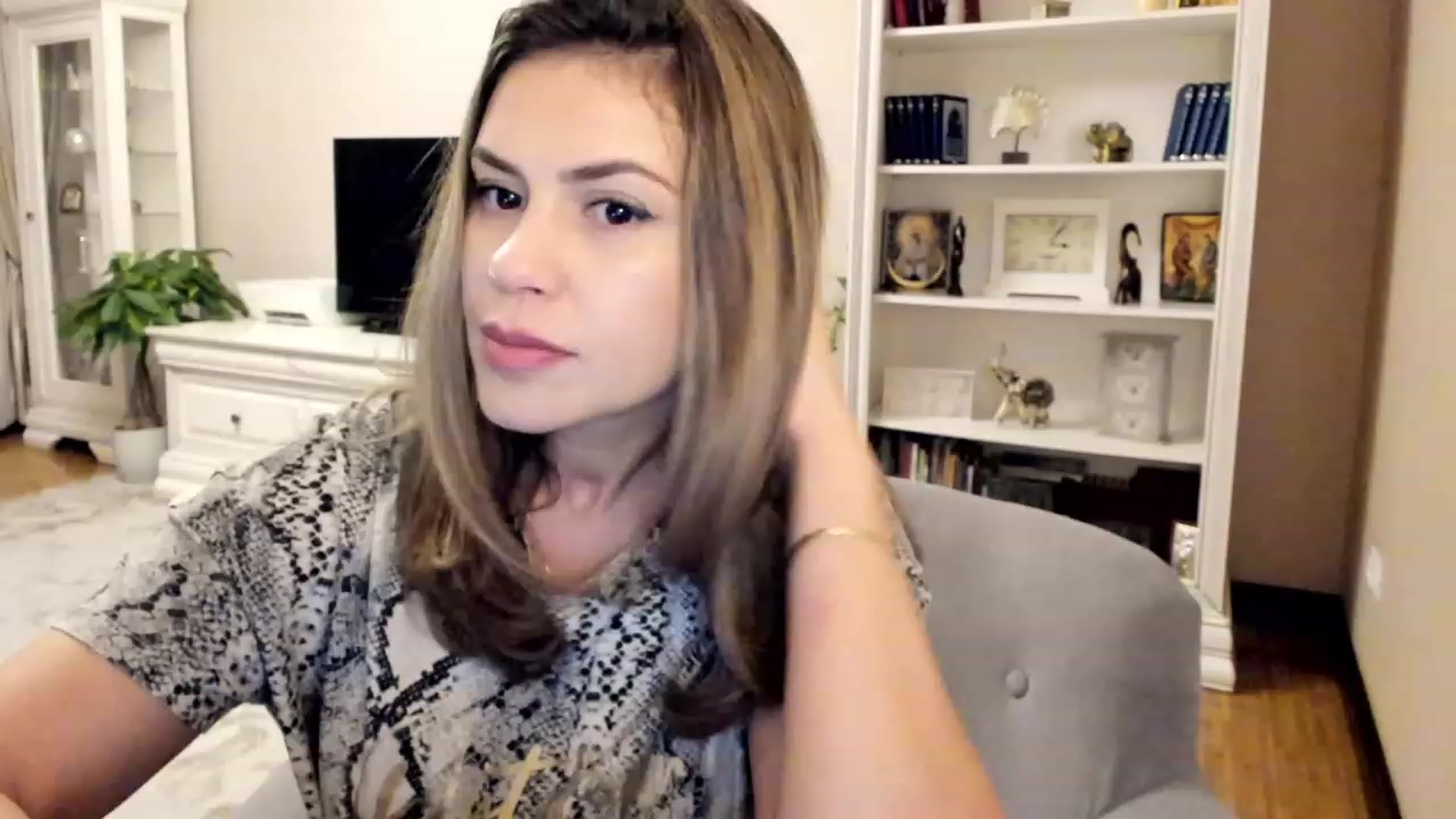 Gallery image thumbnail from Lu126's myfreecams stream on, 10/01/2023, 24:35 image 5 of 20