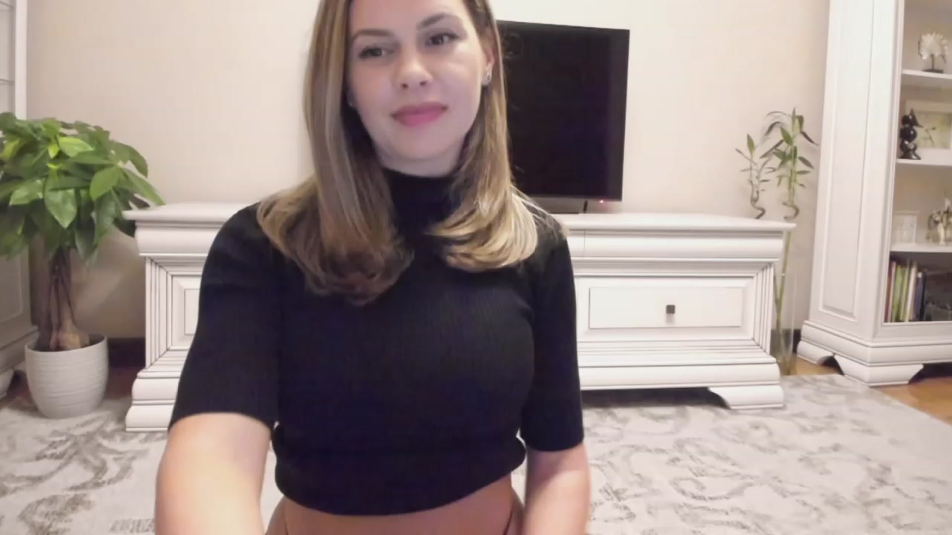 Gallery image thumbnail from Lu126's myfreecams stream on, 10/07/2023, 23:48 image 8 of 20