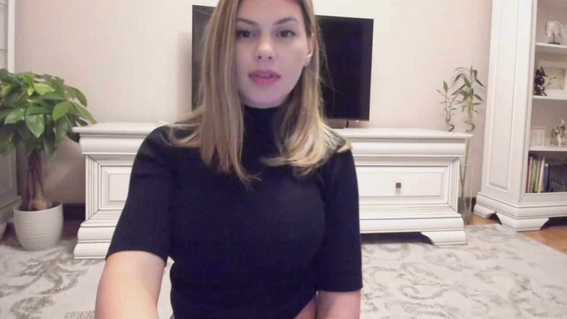 Gallery image thumbnail from Lu126's myfreecams stream on, 10/07/2023, 23:48 image 14 of 20