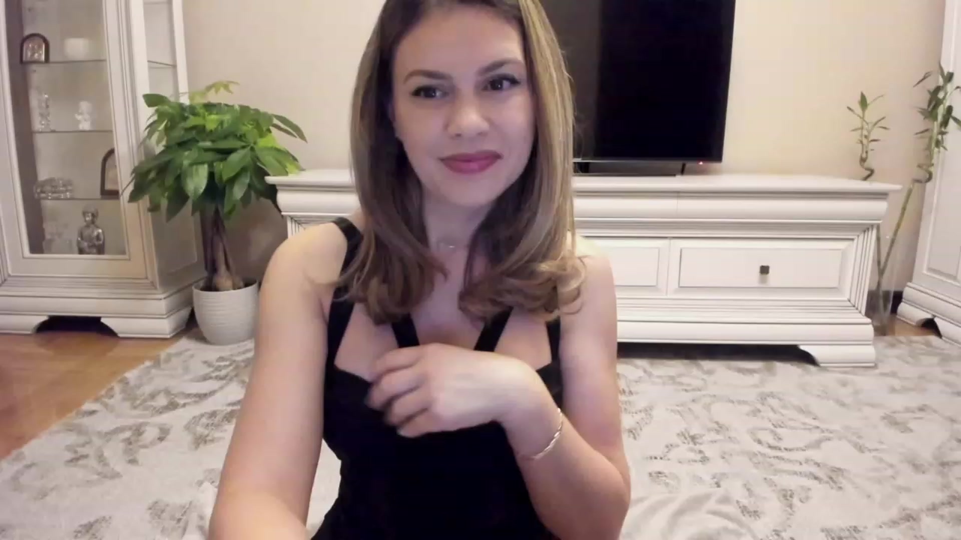 Gallery image thumbnail from Lu126's myfreecams stream on, 10/24/2023, 01:55 image 5 of 20