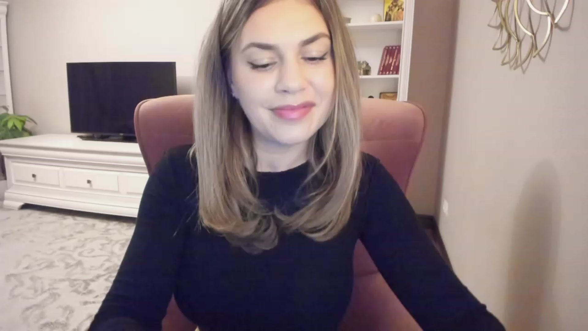 Gallery image thumbnail from Lu126's myfreecams stream on, 11/24/2023, 04:49 image 2 of 20