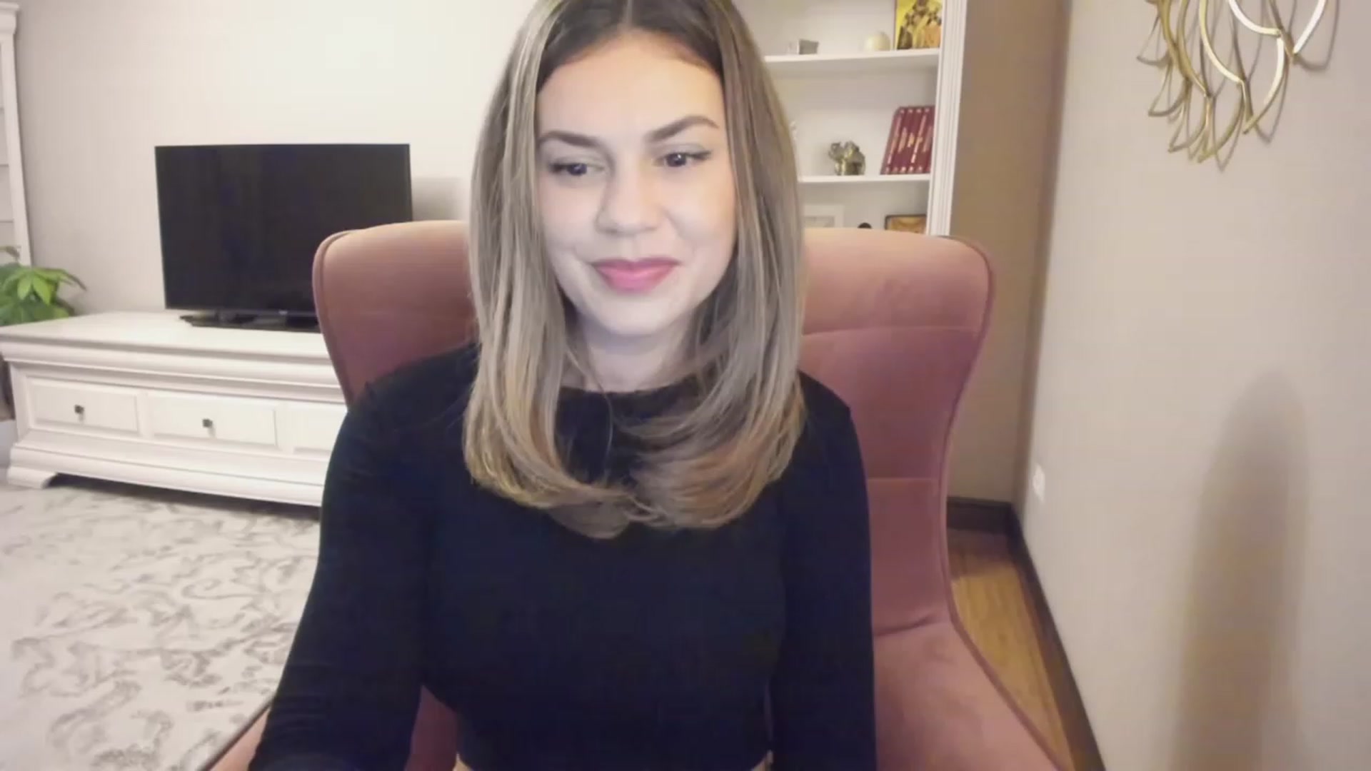 Gallery image thumbnail from Lu126's myfreecams stream on, 11/24/2023, 04:49 image 10 of 20