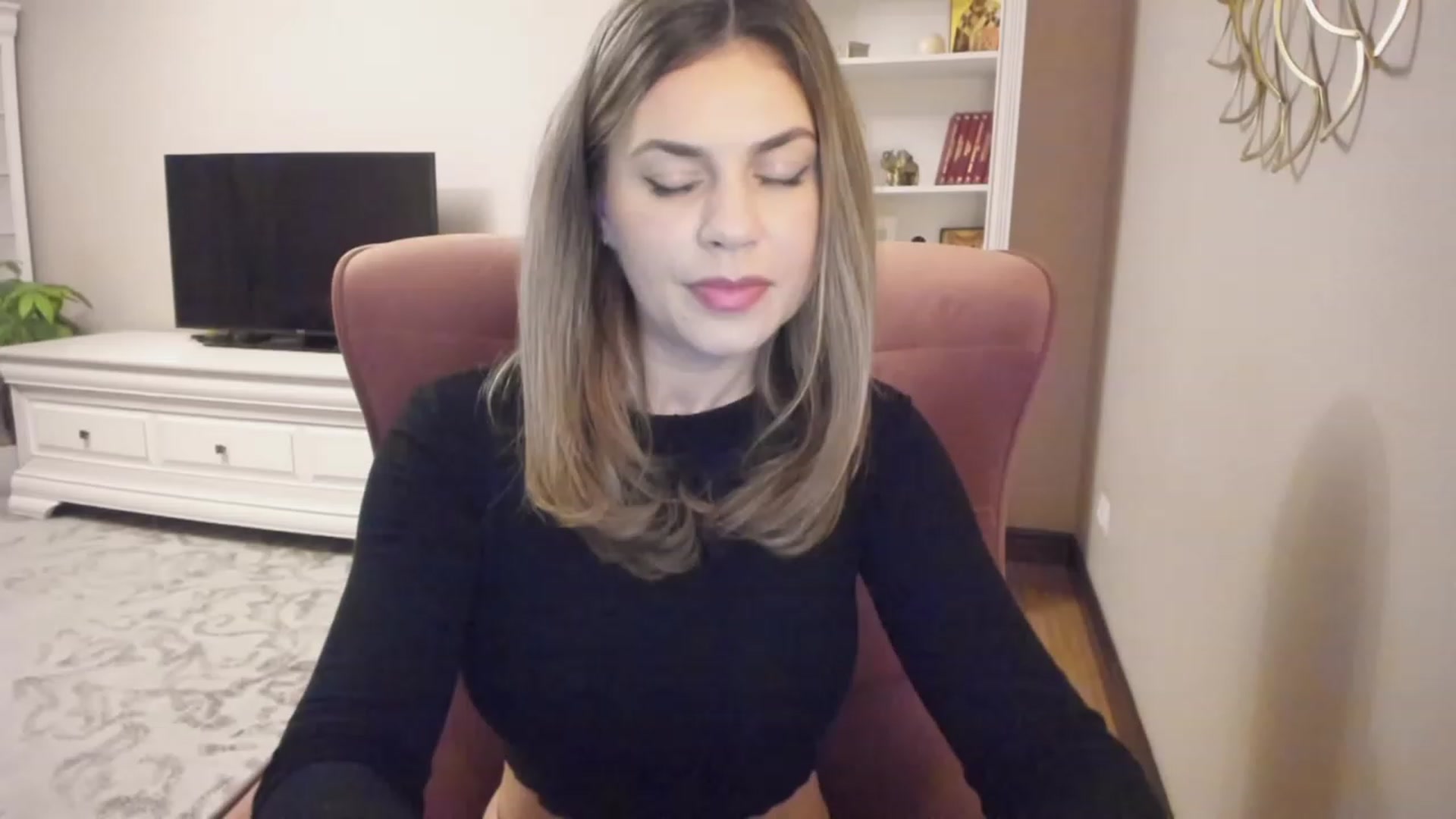 Gallery image thumbnail from Lu126's myfreecams stream on, 11/24/2023, 04:49 image 1 of 20