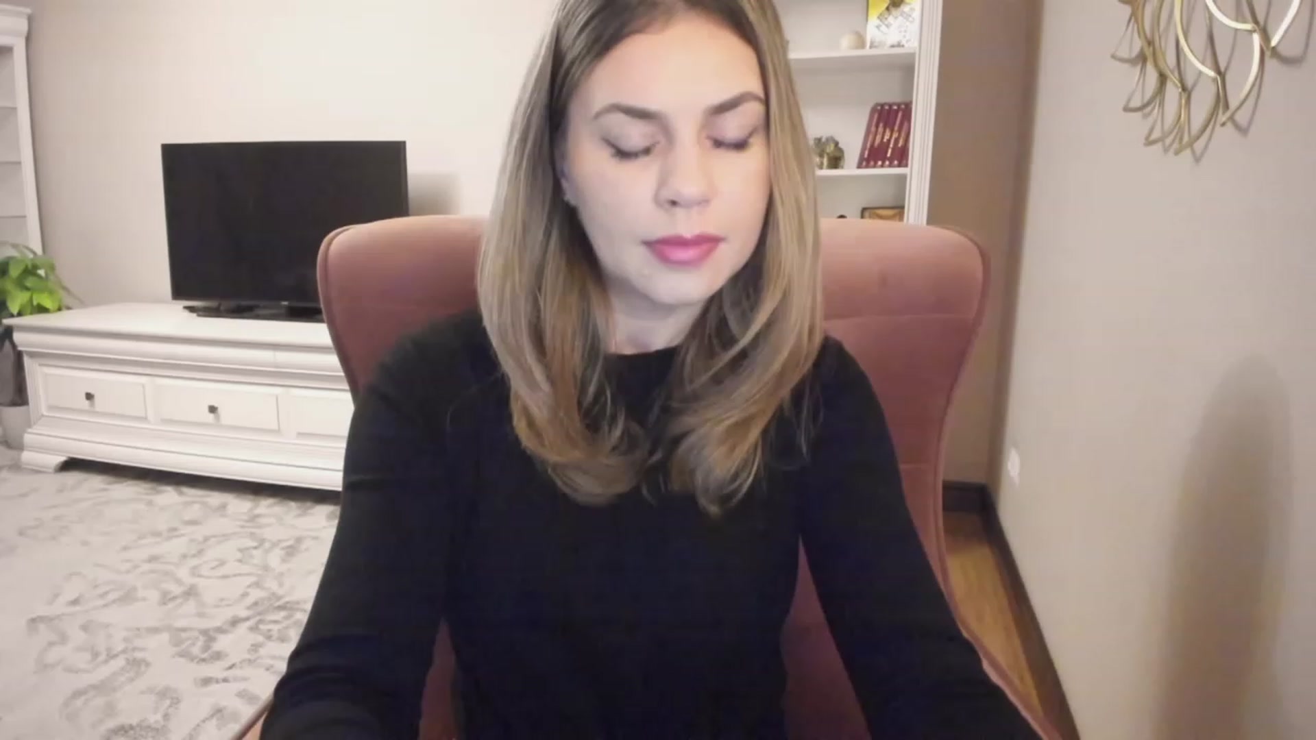 Gallery image thumbnail from Lu126's myfreecams stream on, 11/28/2023, 03:03 image 10 of 20