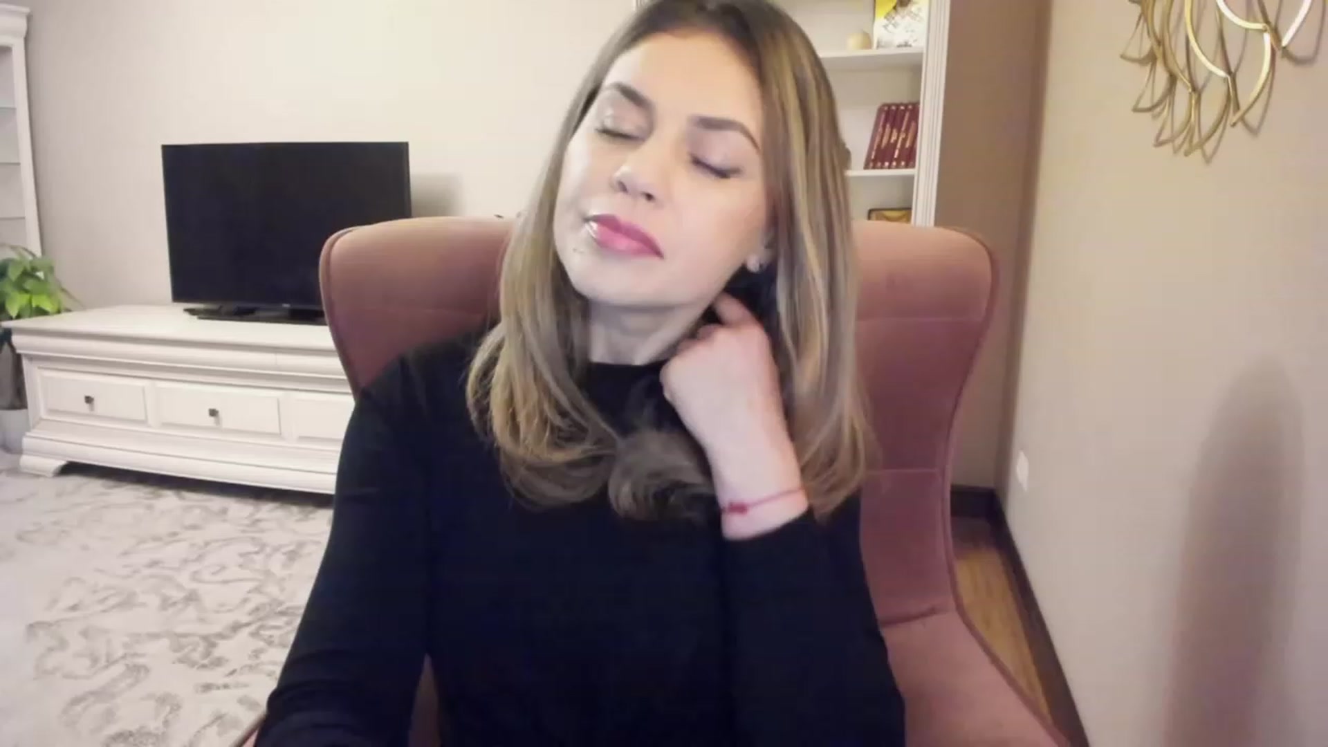 Gallery image thumbnail from Lu126's myfreecams stream on, 11/28/2023, 03:29 image 13 of 20