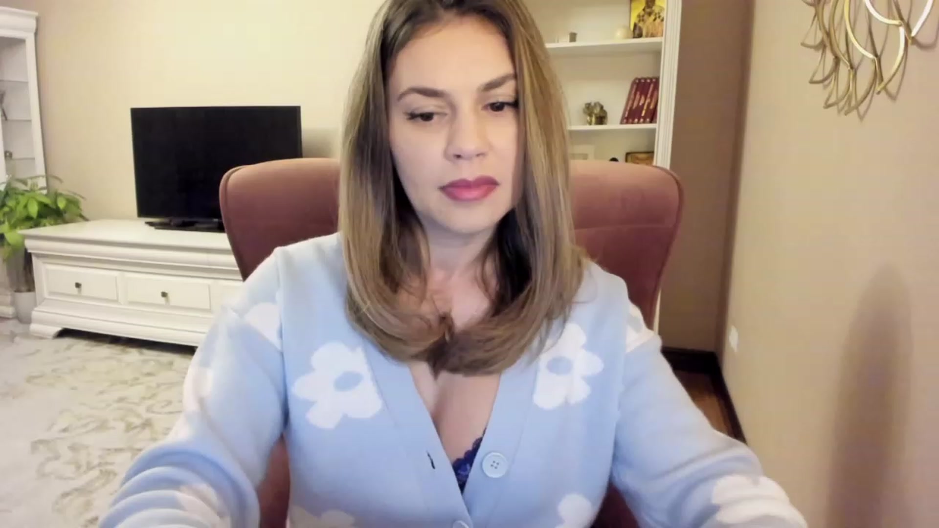 Gallery image thumbnail from Lu126's myfreecams stream on, 12/04/2023, 04:56 image 6 of 20