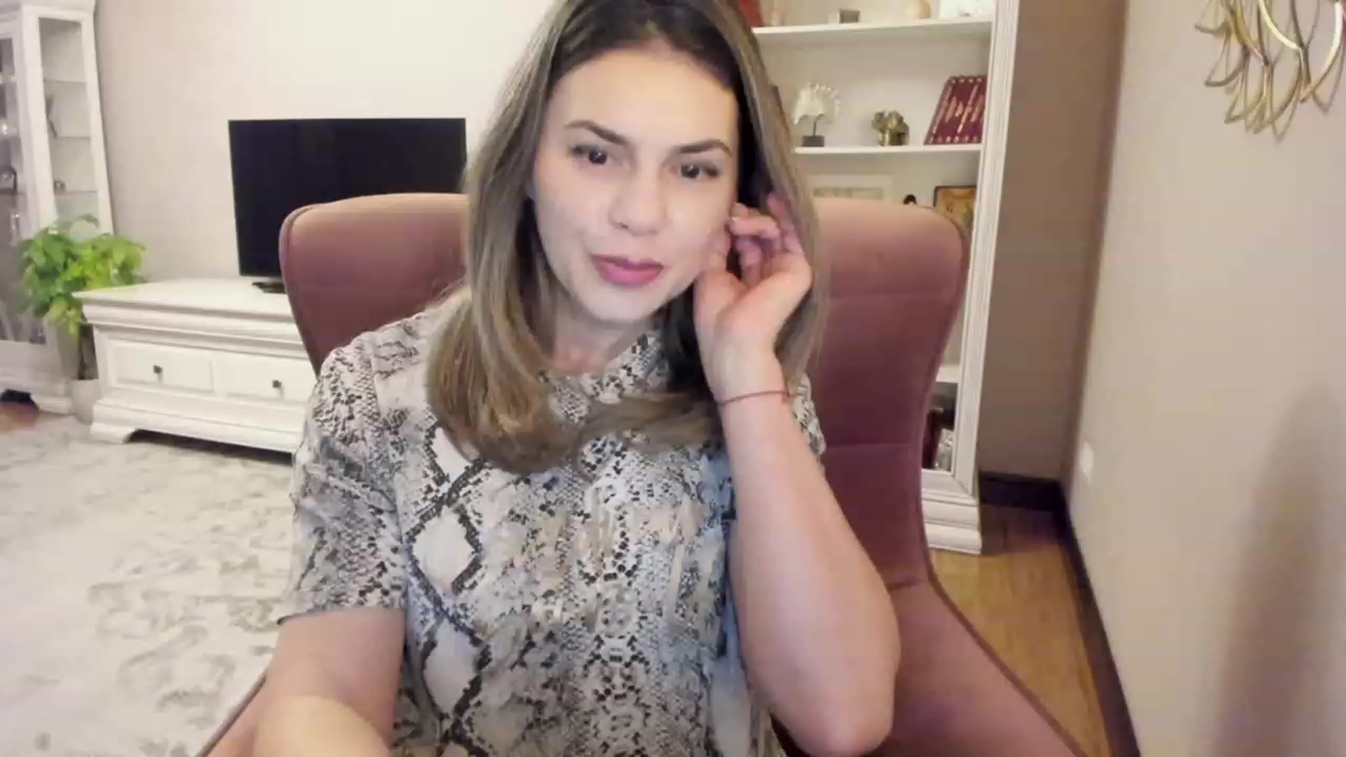 Gallery image thumbnail from Lu126's myfreecams stream on, 12/05/2023, 04:22 image 11 of 20
