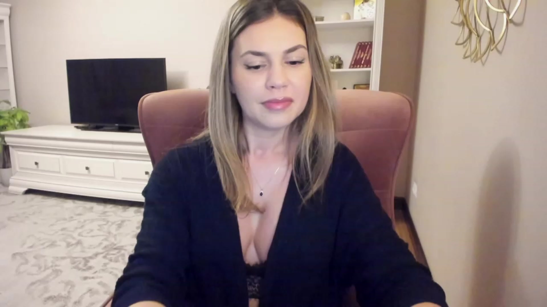 Gallery image thumbnail from Lu126's myfreecams stream on, 12/06/2023, 03:21 image 8 of 20