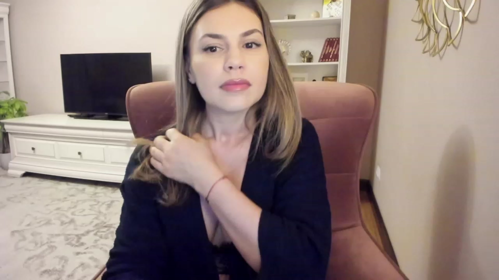 Gallery image thumbnail from Lu126's myfreecams stream on, 12/06/2023, 03:21 image 5 of 20