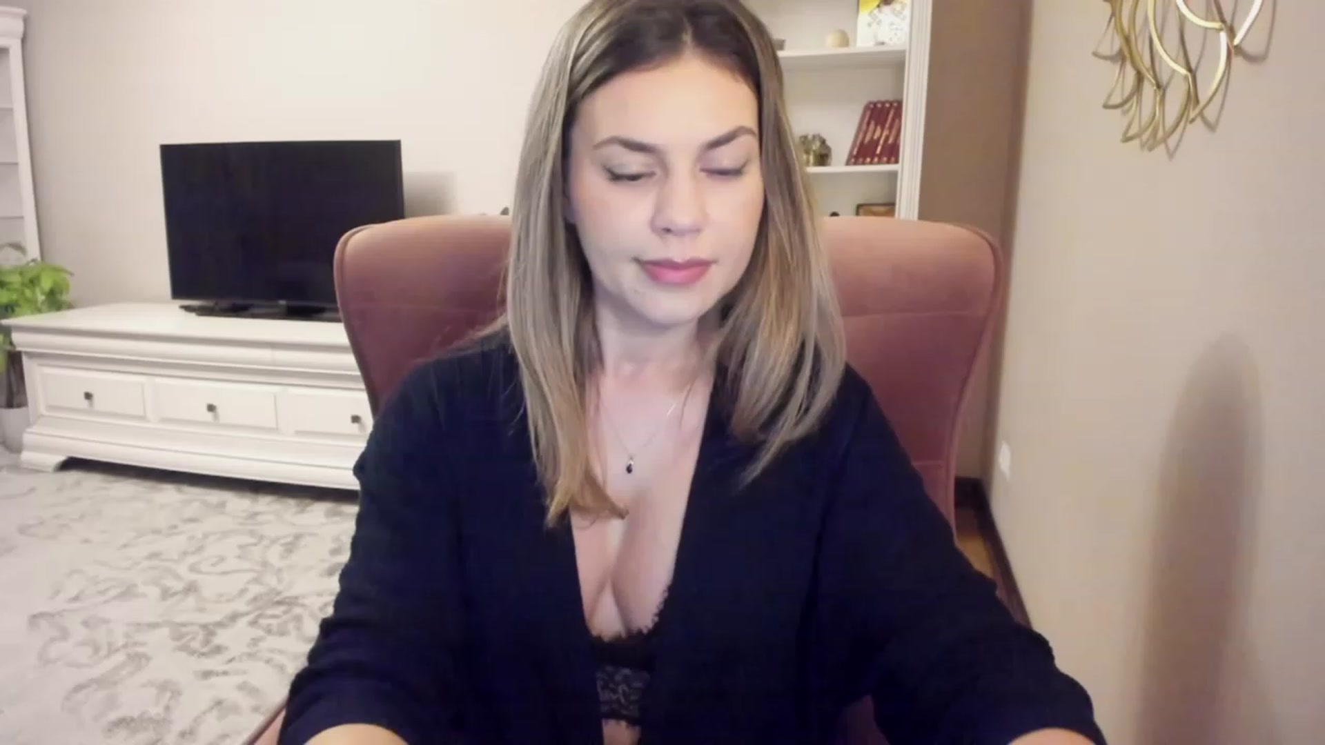 Gallery image thumbnail from Lu126's myfreecams stream on, 12/06/2023, 03:21 image 6 of 20