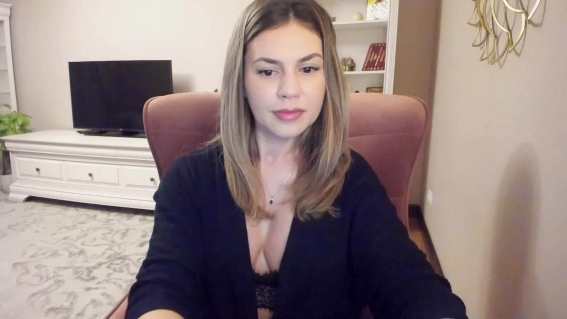 Gallery image thumbnail from Lu126's myfreecams stream on, 12/06/2023, 03:21 image 10 of 20