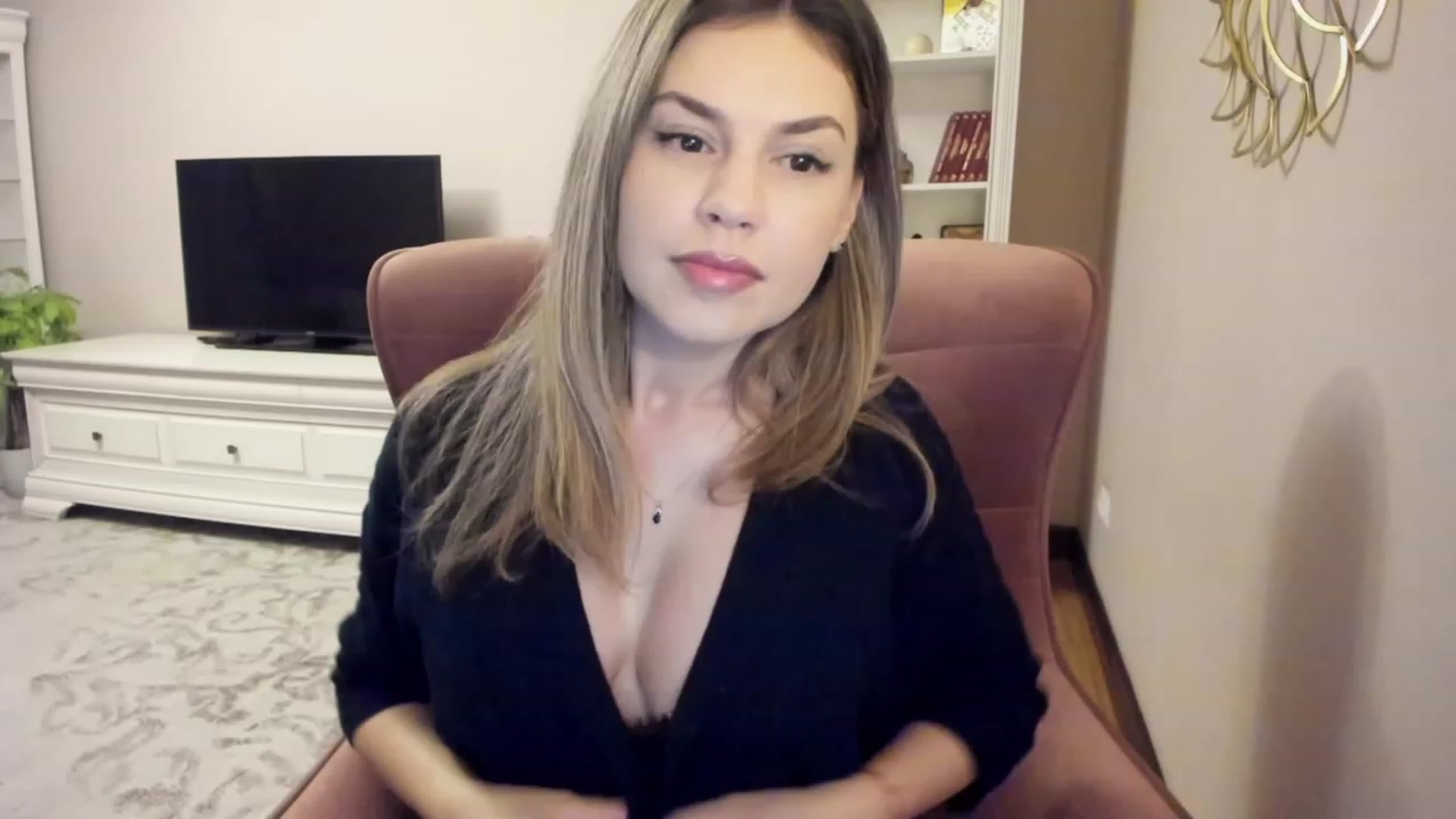 Gallery image thumbnail from Lu126's myfreecams stream on, 12/06/2023, 03:21 image 11 of 20