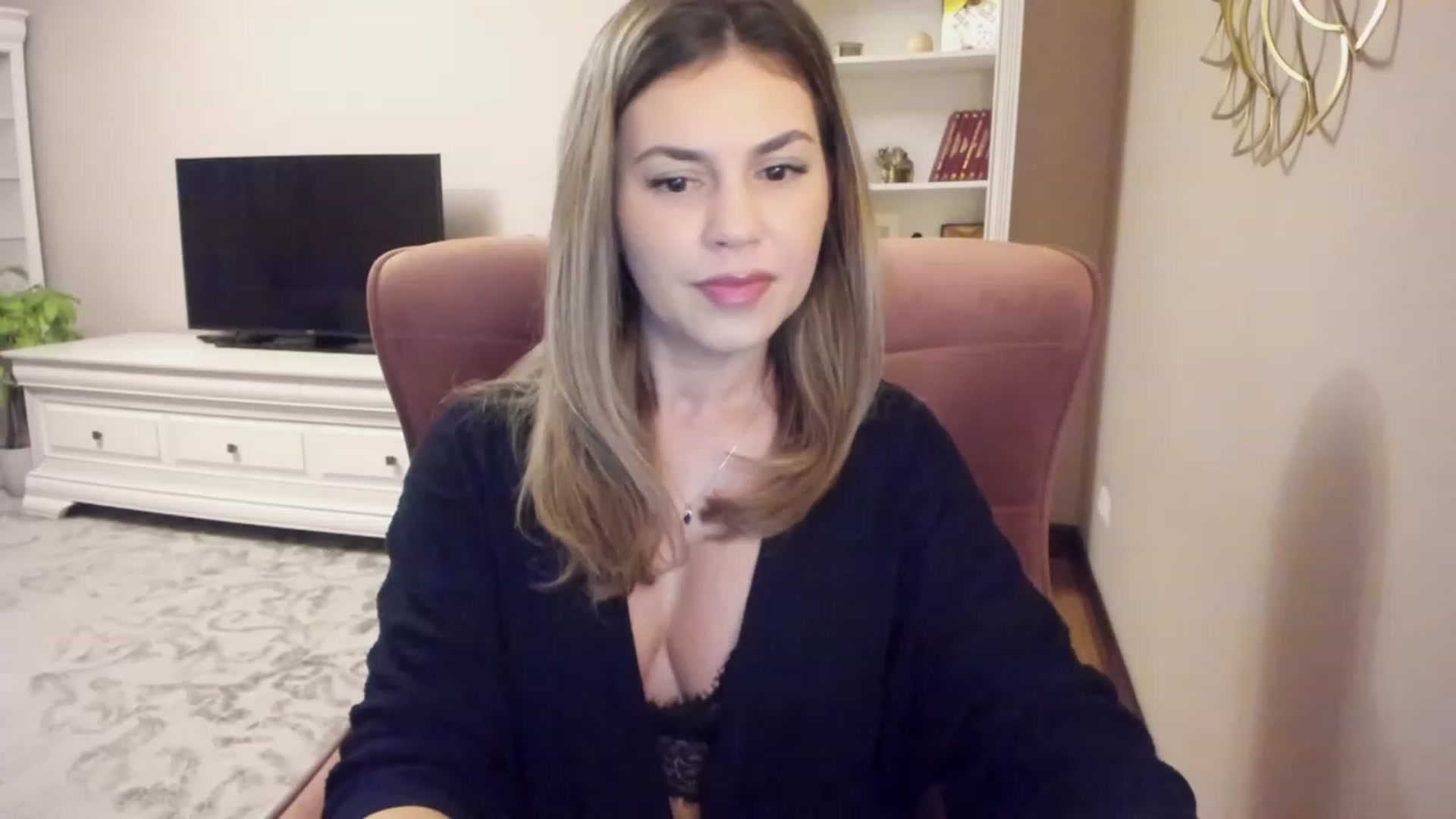 Gallery image thumbnail from Lu126's myfreecams stream on, 12/06/2023, 03:21 image 16 of 20