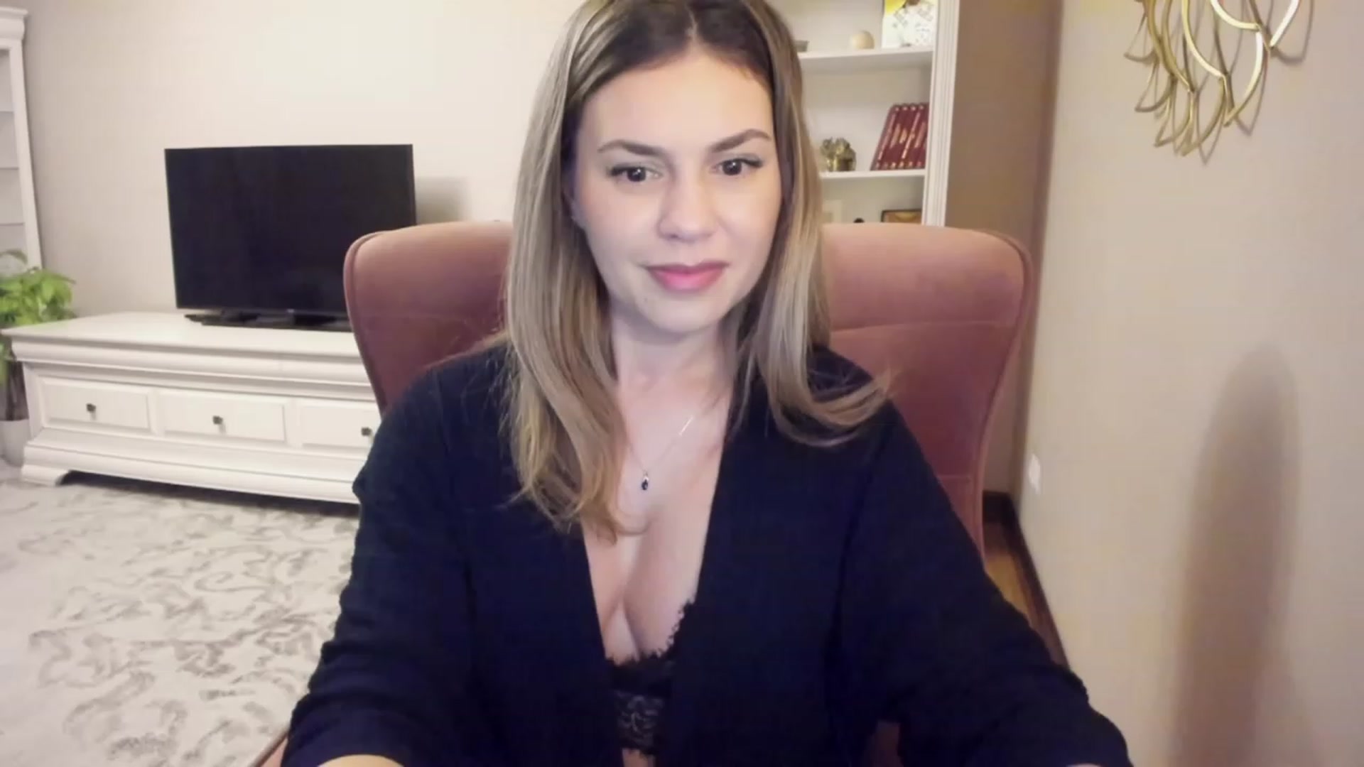 Gallery image thumbnail from Lu126's myfreecams stream on, 12/06/2023, 03:21 image 4 of 20
