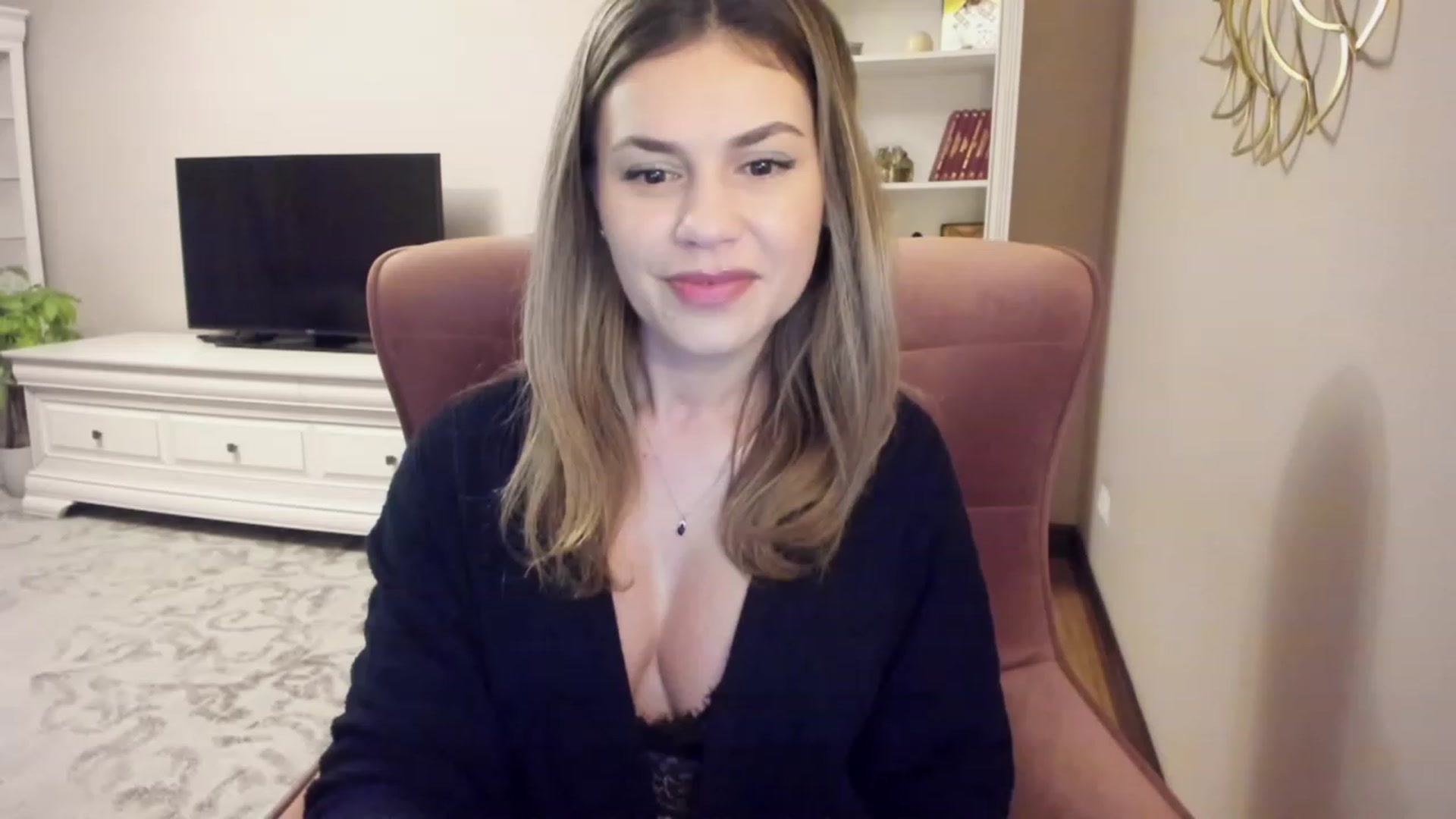 Gallery image thumbnail from Lu126's myfreecams stream on, 12/06/2023, 03:21 image 3 of 20