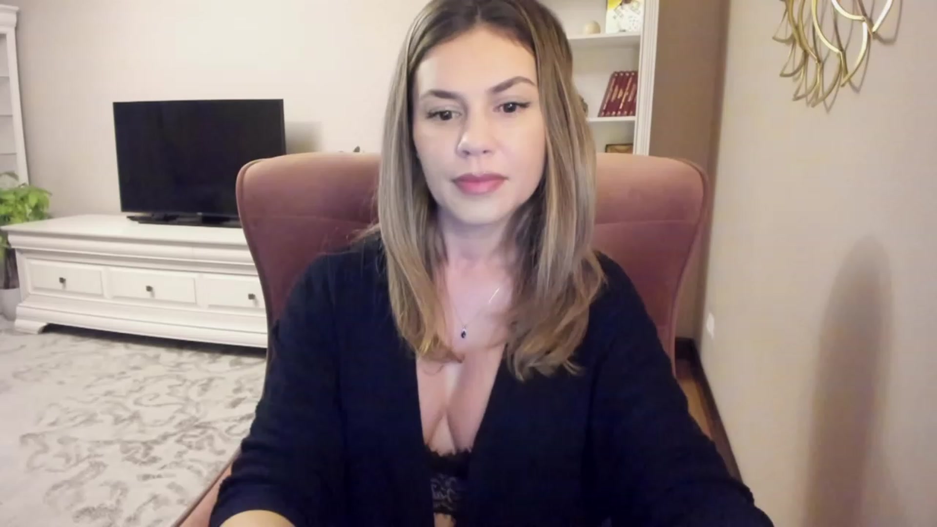 Gallery image thumbnail from Lu126's myfreecams stream on, 12/06/2023, 03:21 image 9 of 20
