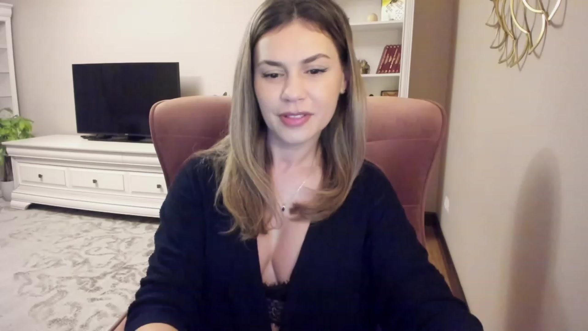 Gallery image thumbnail from Lu126's myfreecams stream on, 12/06/2023, 03:21 image 15 of 20