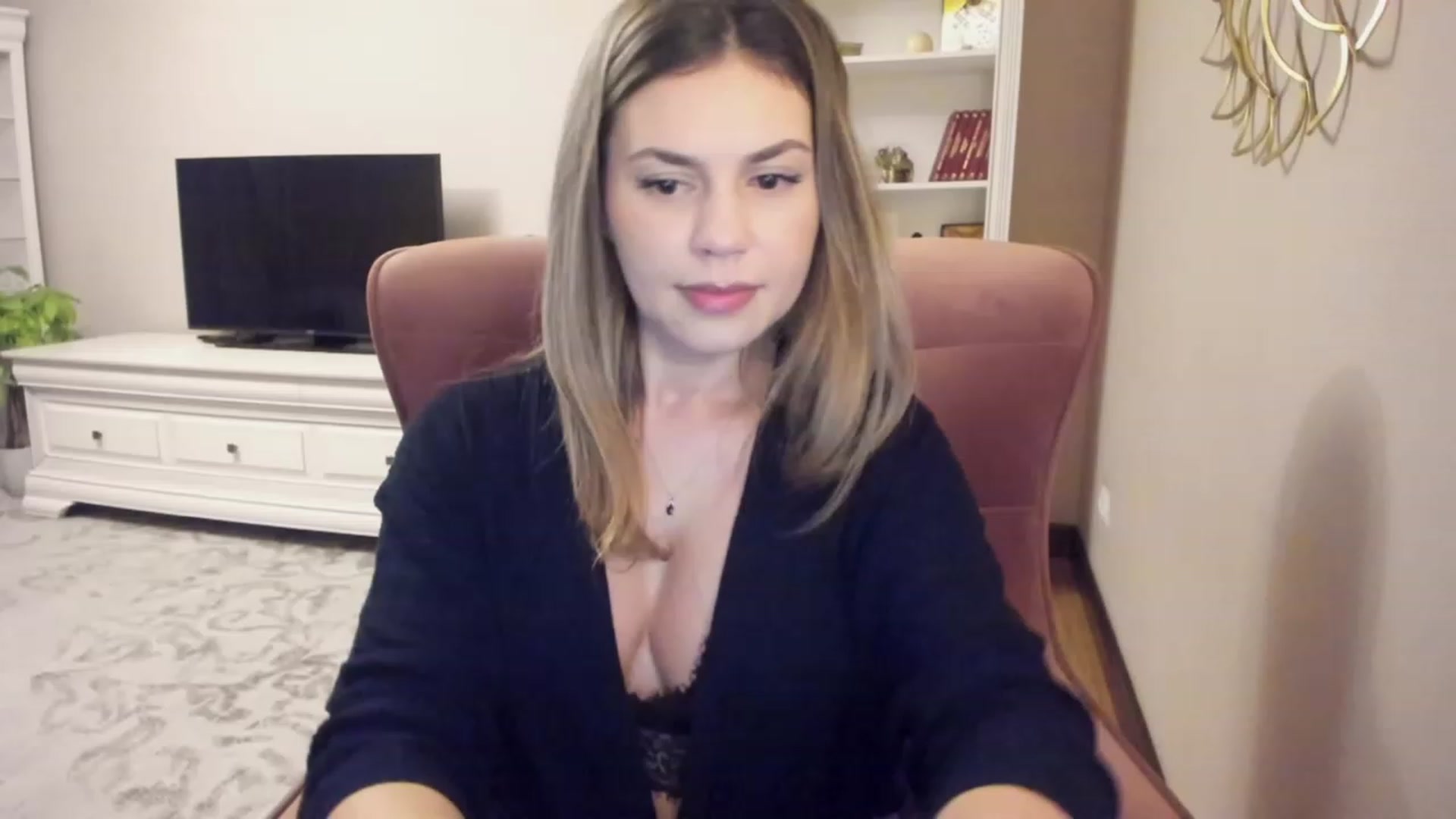 Gallery image thumbnail from Lu126's myfreecams stream on, 12/06/2023, 03:21 image 7 of 20