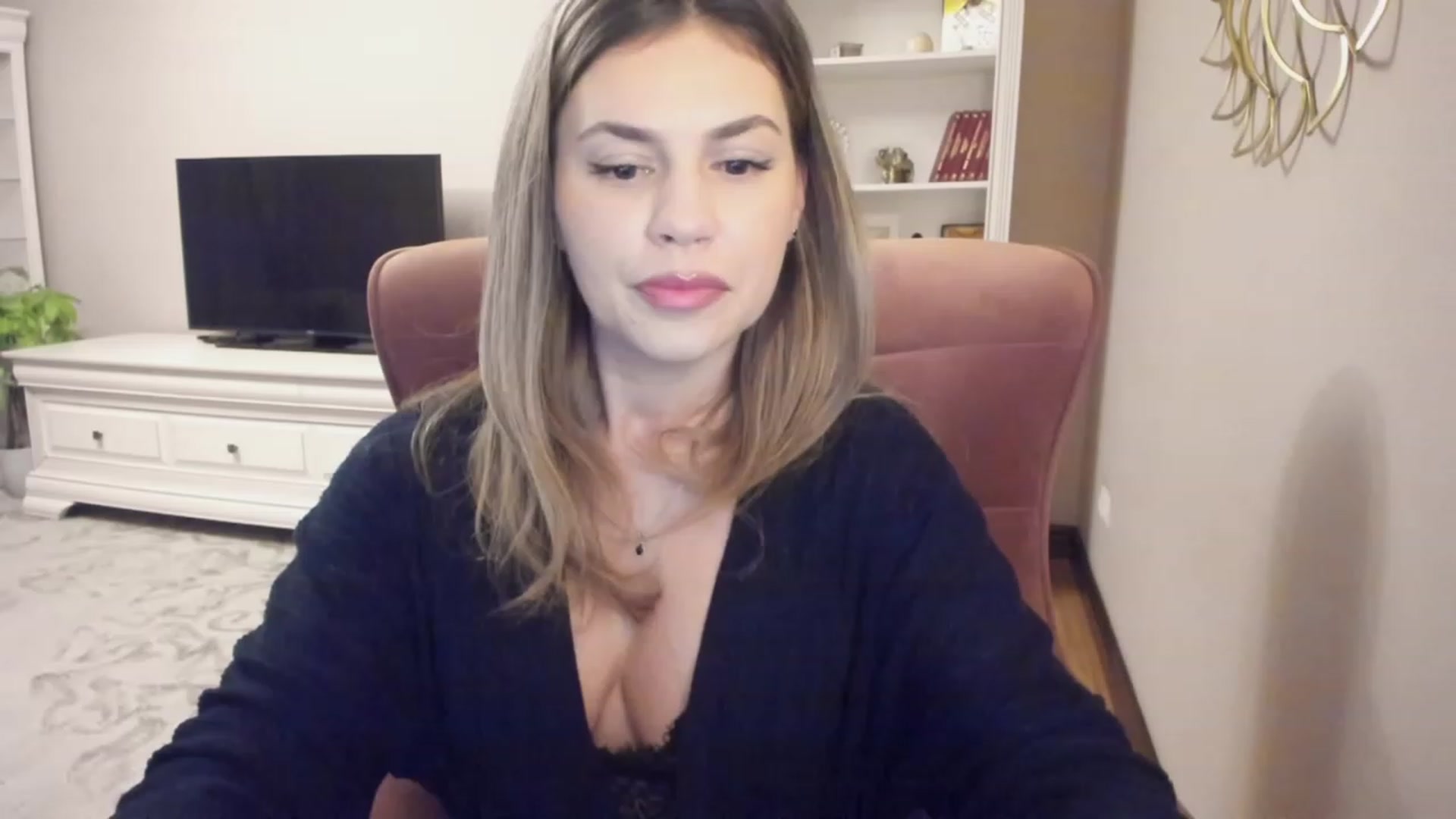 Gallery image thumbnail from Lu126's myfreecams stream on, 12/06/2023, 03:21 image 13 of 20