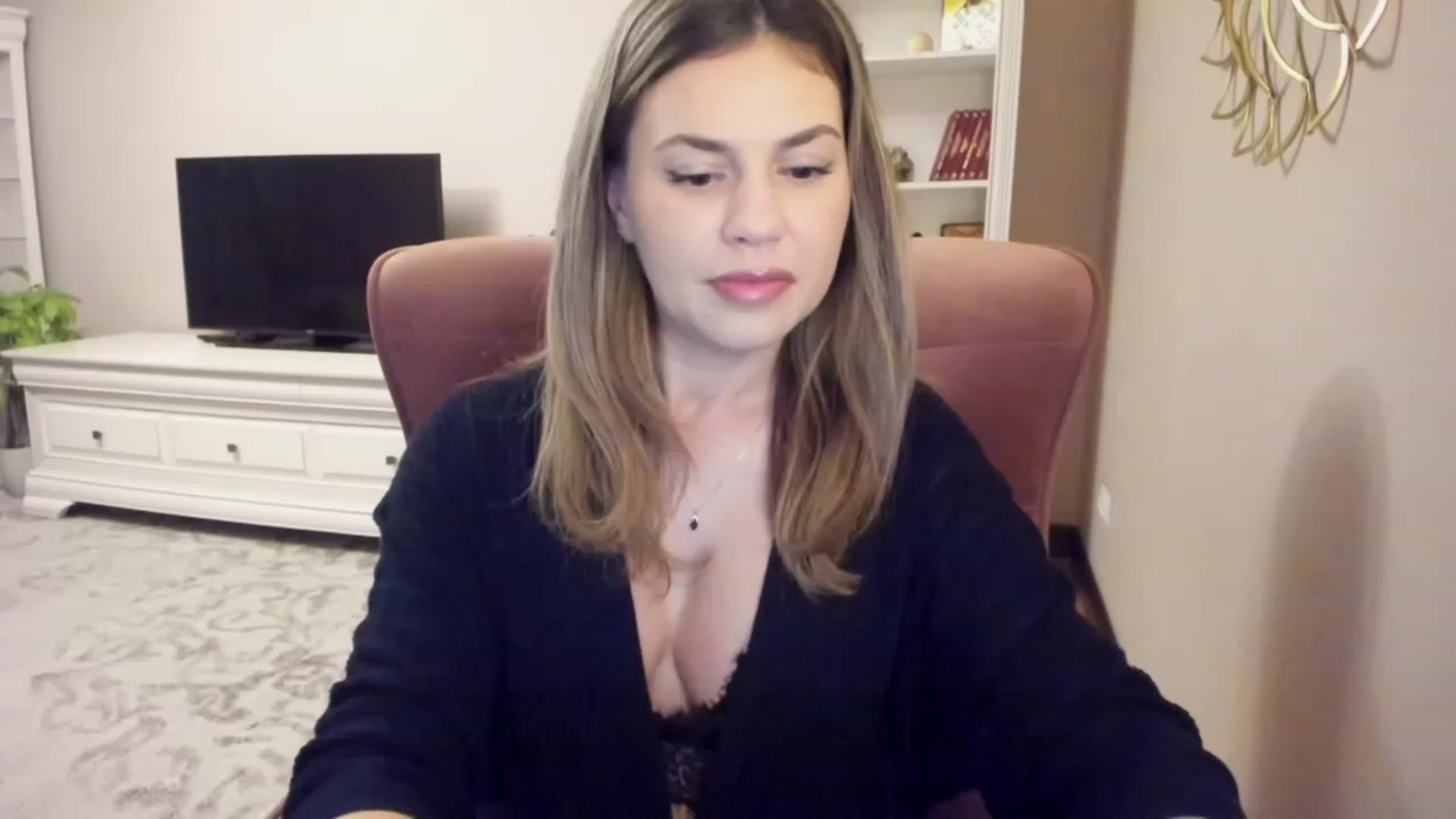 Gallery image thumbnail from Lu126's myfreecams stream on, 12/06/2023, 03:21 image 2 of 20