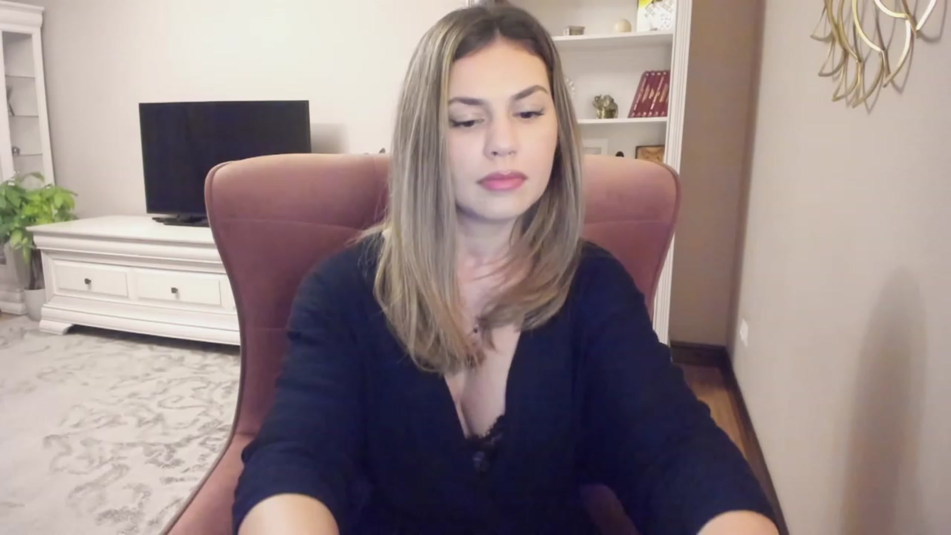 Gallery image thumbnail from Lu126's myfreecams stream on, 12/06/2023, 04:39 image 10 of 20