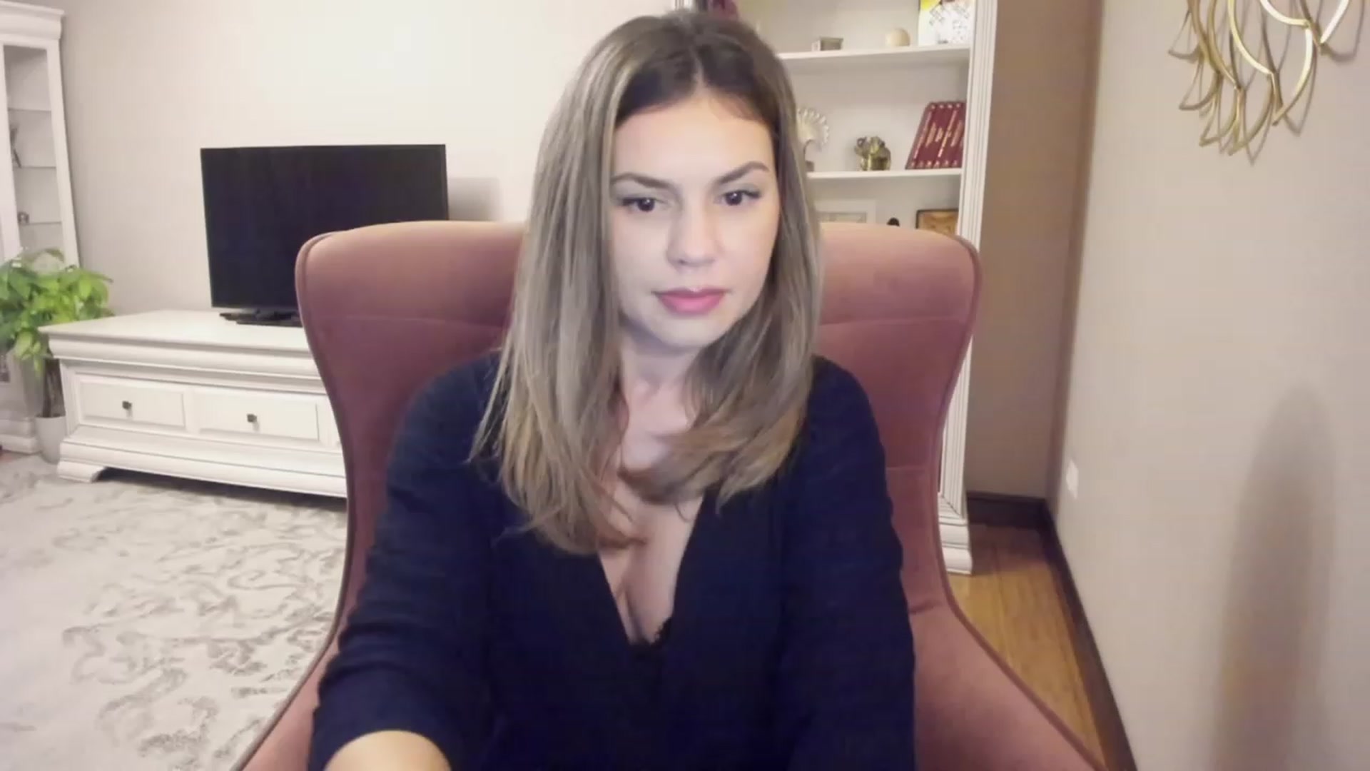Gallery image thumbnail from Lu126's myfreecams stream on, 12/06/2023, 04:39 image 6 of 20