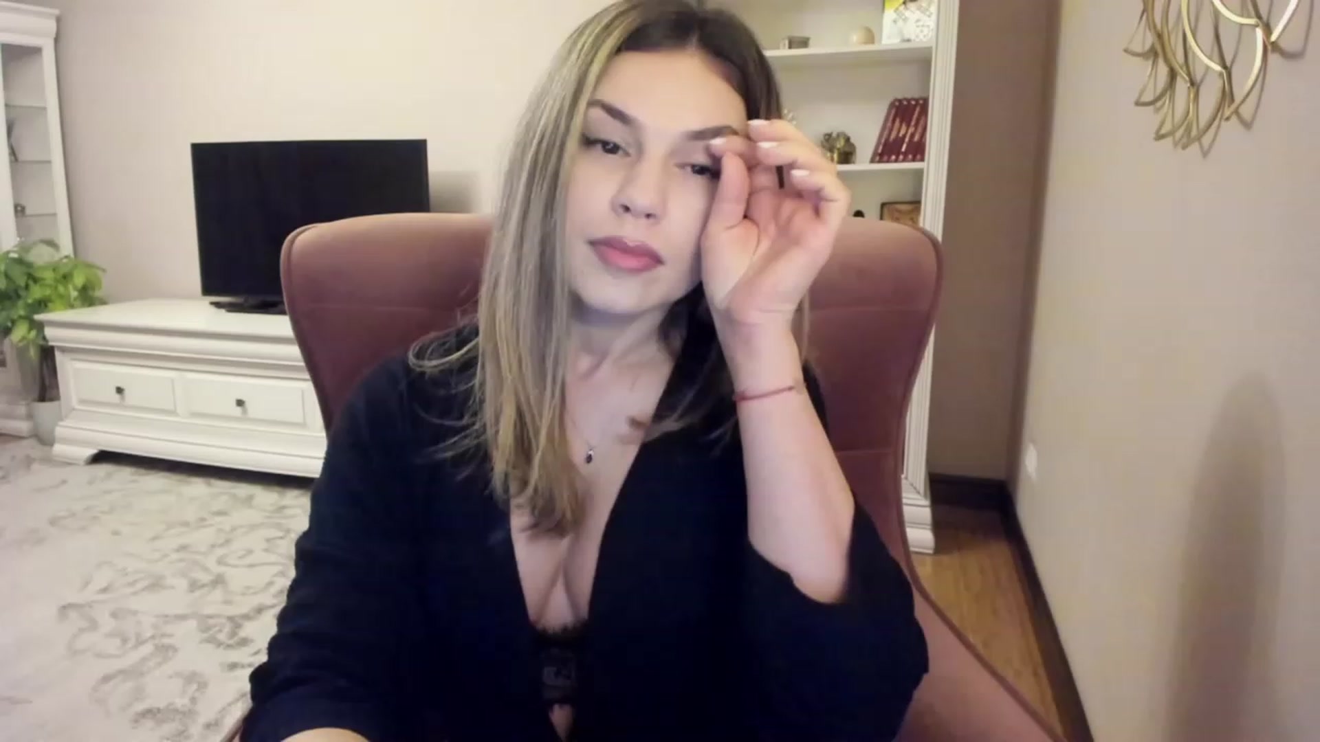 Gallery image thumbnail from Lu126's myfreecams stream on, 12/06/2023, 04:39 image 12 of 20