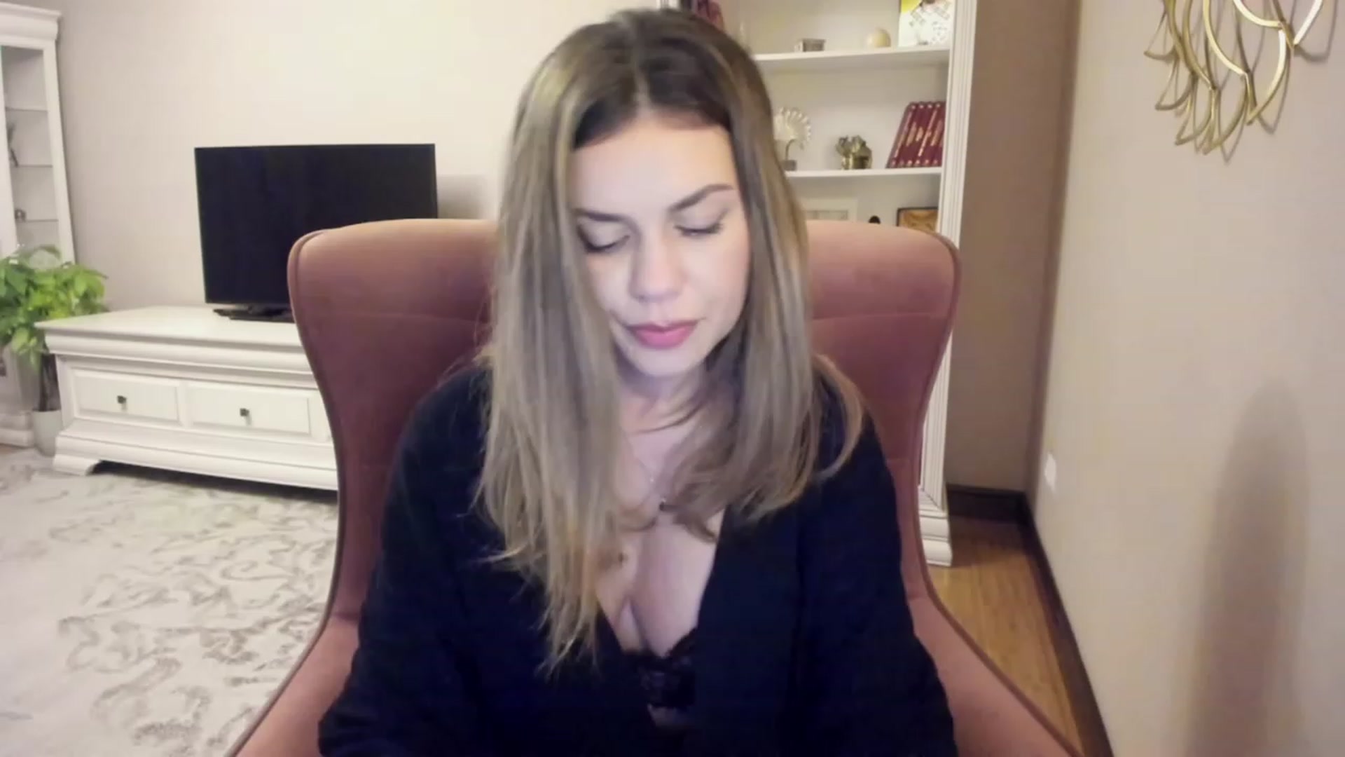 Gallery image thumbnail from Lu126's myfreecams stream on, 12/06/2023, 04:39 image 9 of 20