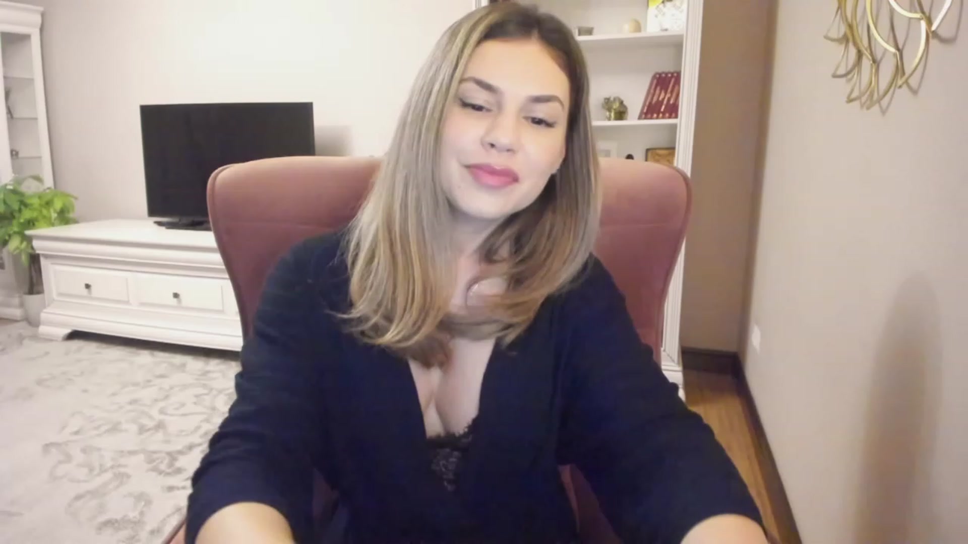 Gallery image thumbnail from Lu126's myfreecams stream on, 12/06/2023, 04:39 image 4 of 20
