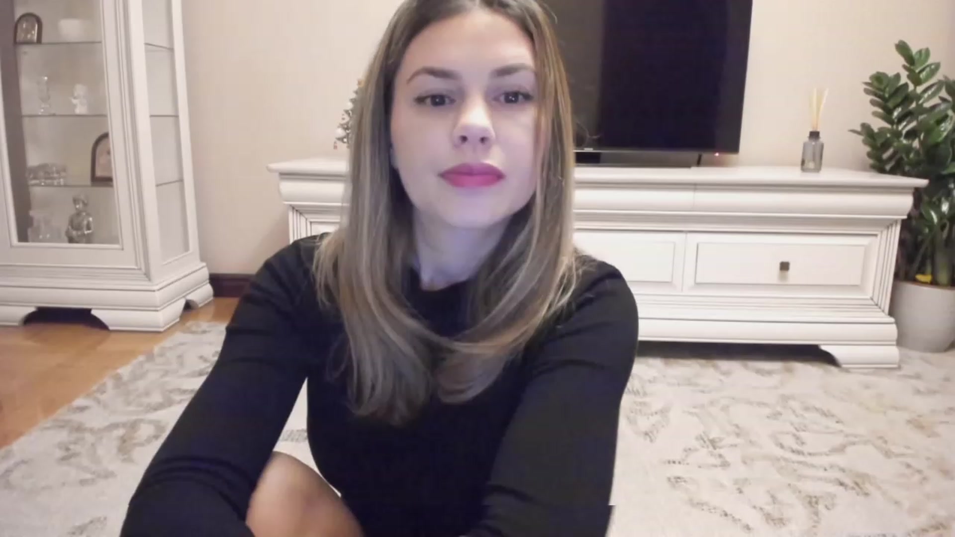 Gallery image thumbnail from Lu126's myfreecams stream on, 12/19/2023, 04:03 image 15 of 20