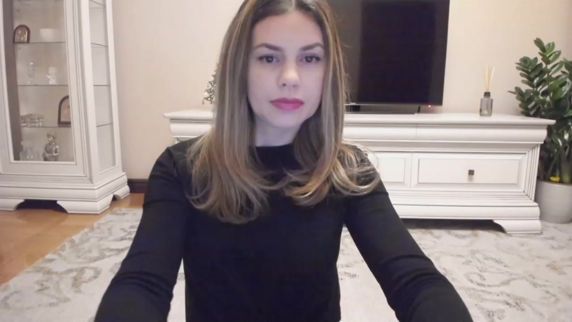 Gallery image thumbnail from Lu126's myfreecams stream on, 12/19/2023, 04:03 image 4 of 20