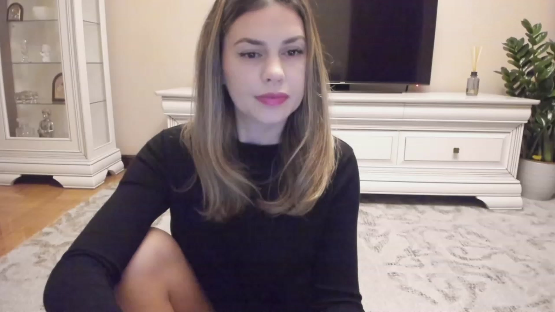 Gallery image thumbnail from Lu126's myfreecams stream on, 12/19/2023, 04:03 image 19 of 20