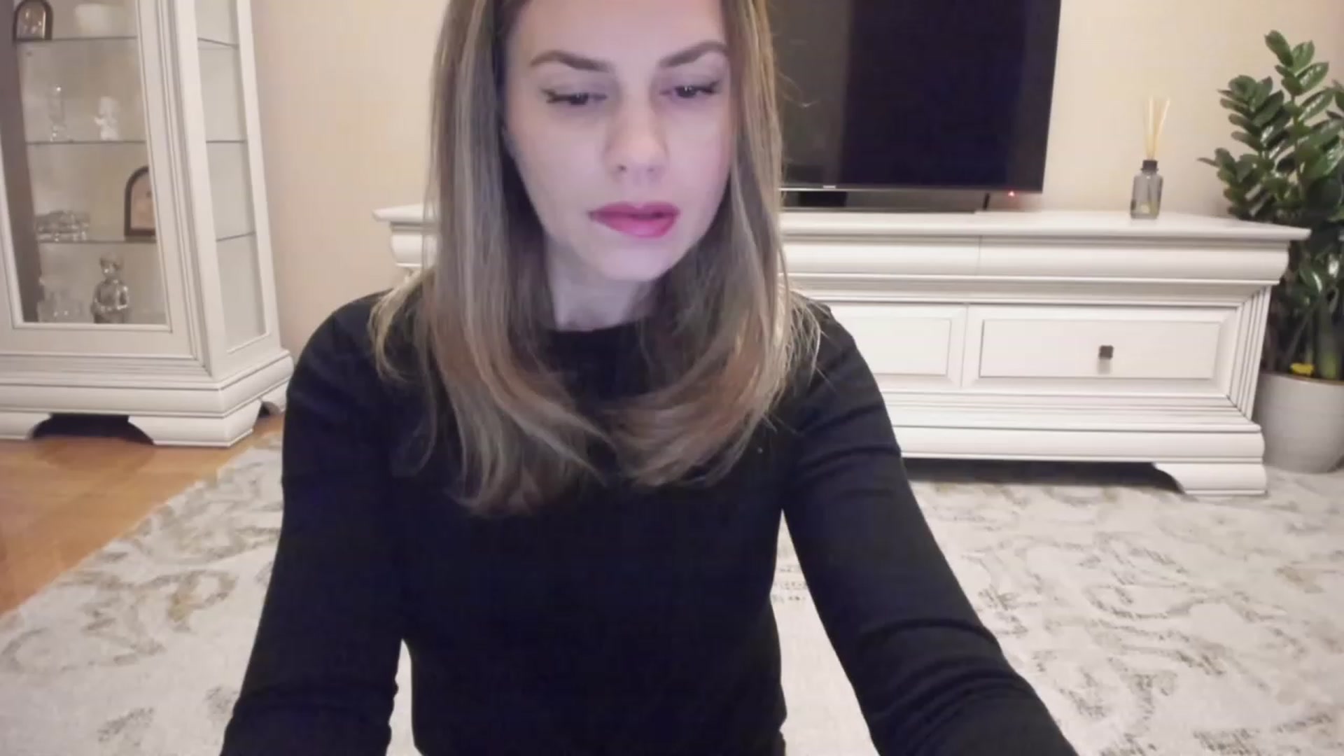 Gallery image thumbnail from Lu126's myfreecams stream on, 12/19/2023, 04:03 image 16 of 20