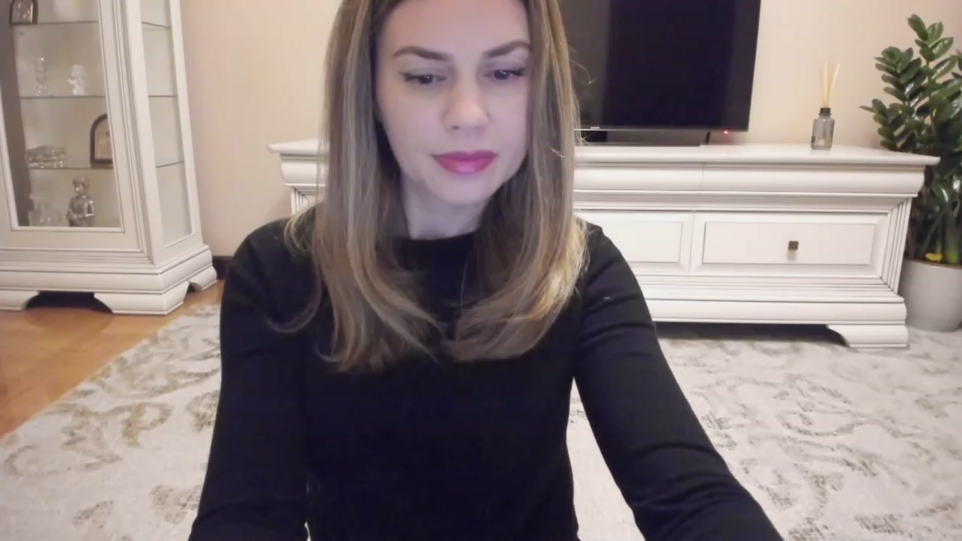 Gallery image thumbnail from Lu126's myfreecams stream on, 12/19/2023, 04:03 image 20 of 20