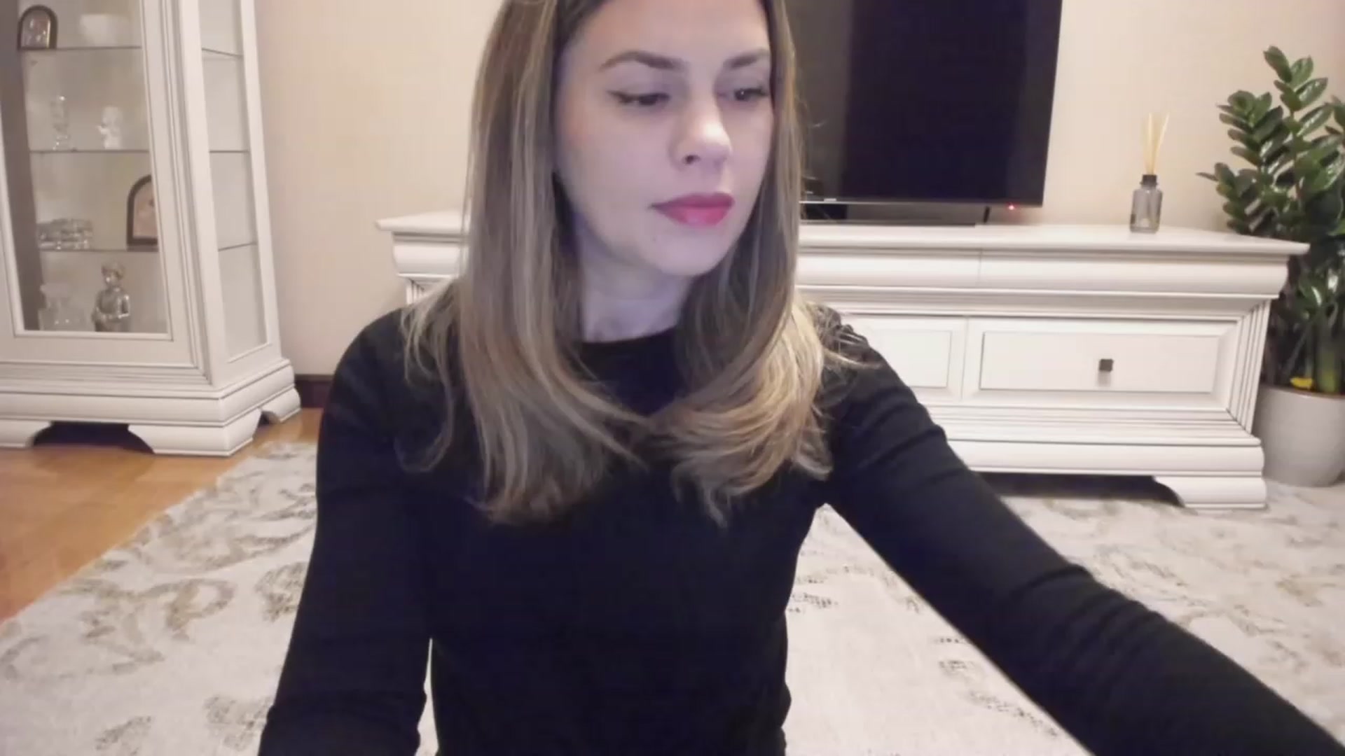 Gallery image thumbnail from Lu126's myfreecams stream on, 12/19/2023, 04:03 image 17 of 20