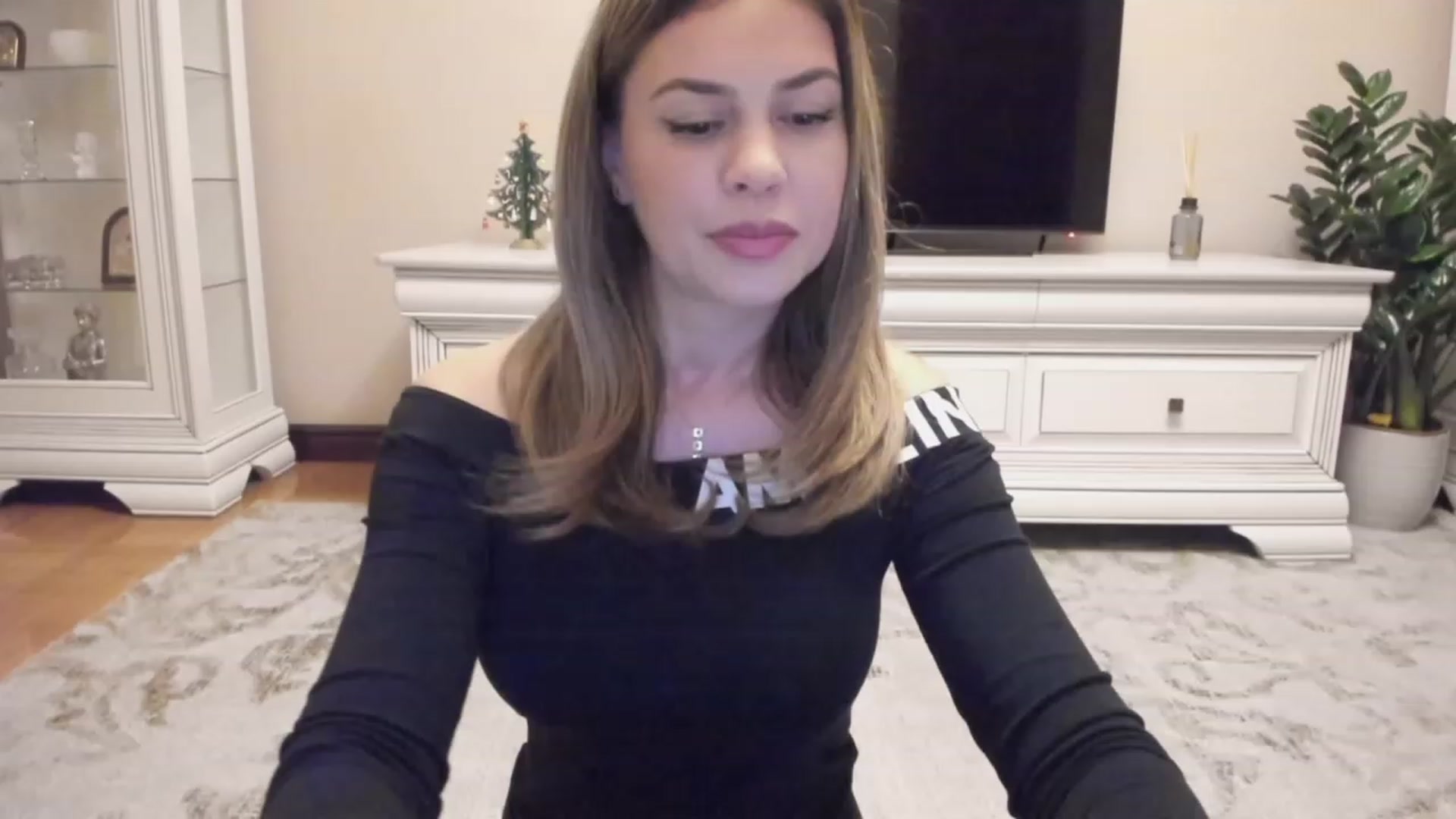 Gallery image thumbnail from Lu126's myfreecams stream on, 12/22/2023, 05:02 image 11 of 20
