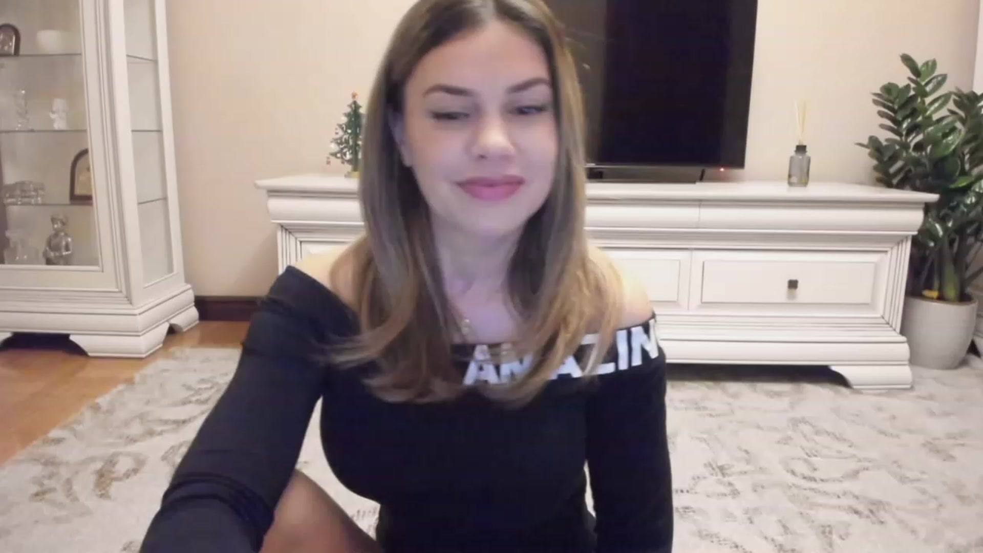 Gallery image thumbnail from Lu126's myfreecams stream on, 12/22/2023, 05:02 image 12 of 20