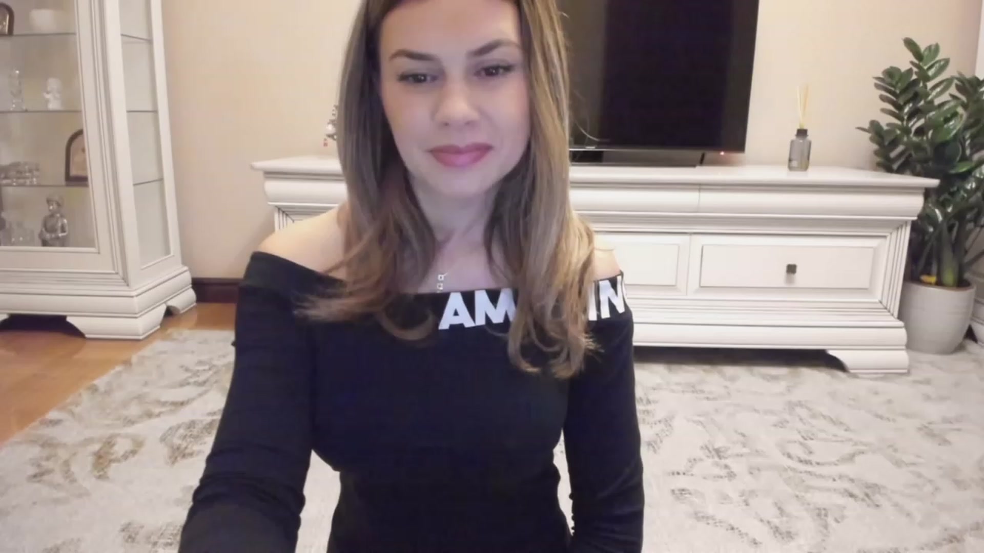 Gallery image thumbnail from Lu126's myfreecams stream on, 12/22/2023, 05:02 image 3 of 20
