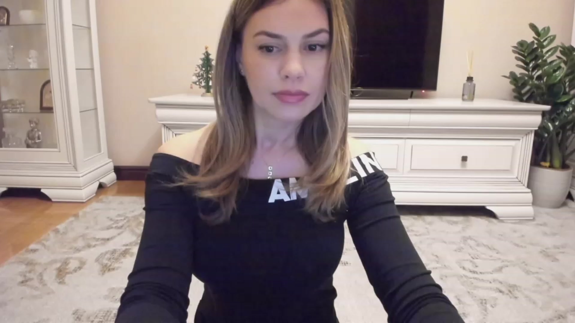 Gallery image thumbnail from Lu126's myfreecams stream on, 12/22/2023, 05:02 image 16 of 20