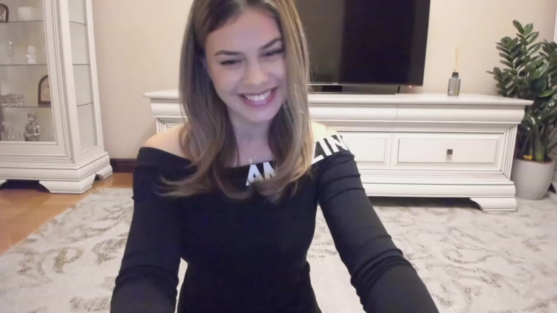 Gallery image thumbnail from Lu126's myfreecams stream on, 12/22/2023, 05:02 image 18 of 20