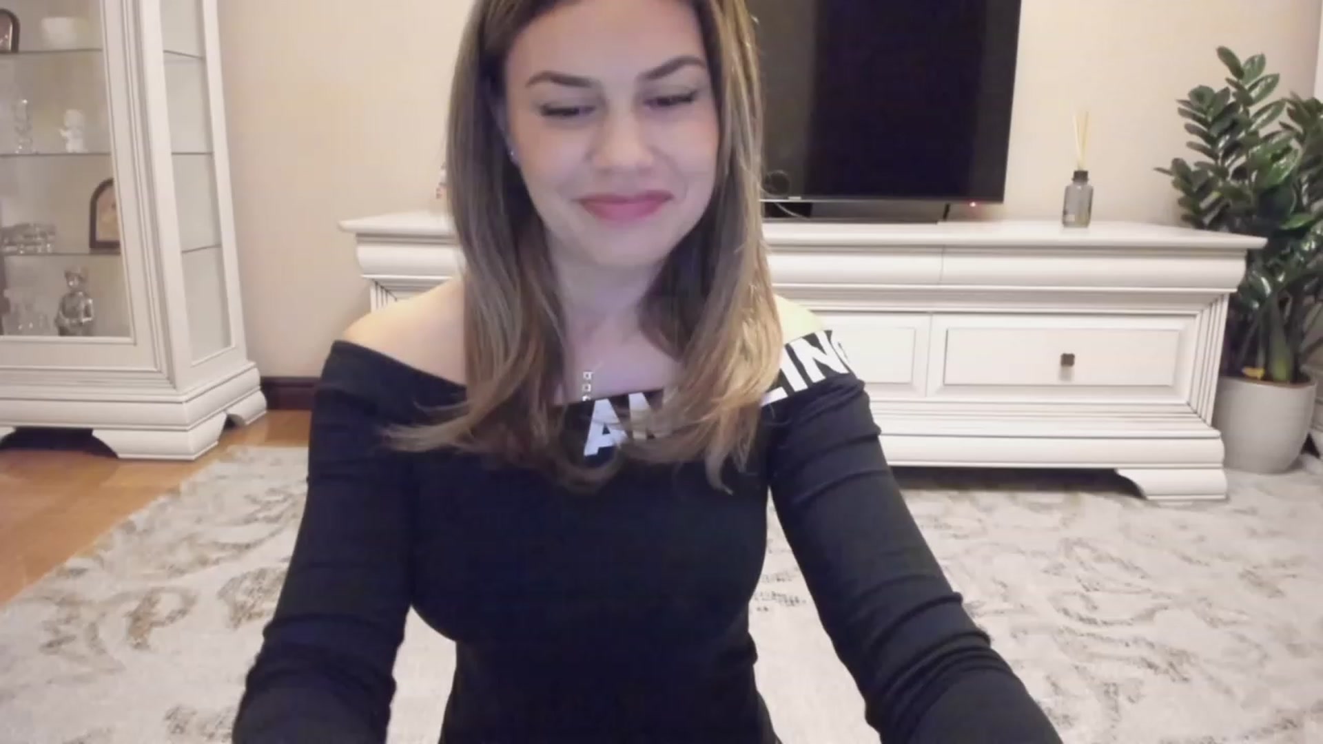 Gallery image thumbnail from Lu126's myfreecams stream on, 12/22/2023, 05:02 image 8 of 20