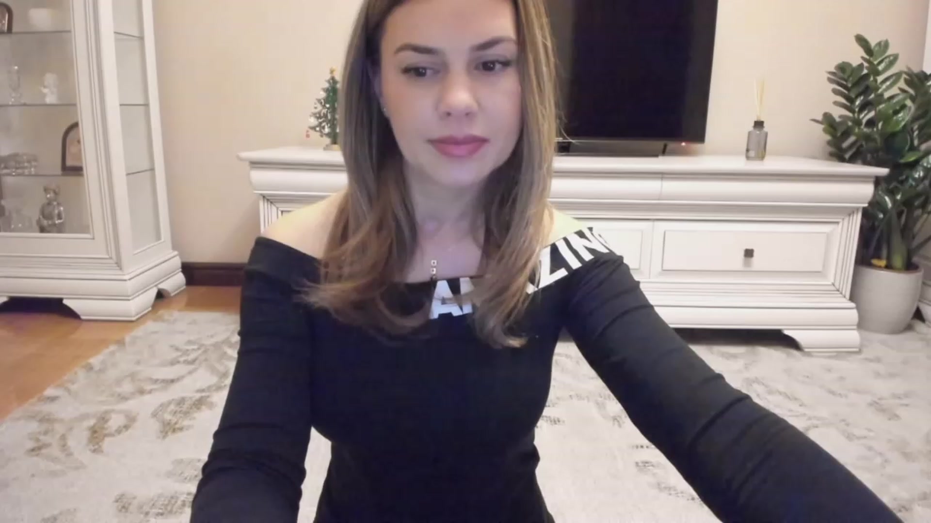 Gallery image thumbnail from Lu126's myfreecams stream on, 12/22/2023, 05:02 image 1 of 20