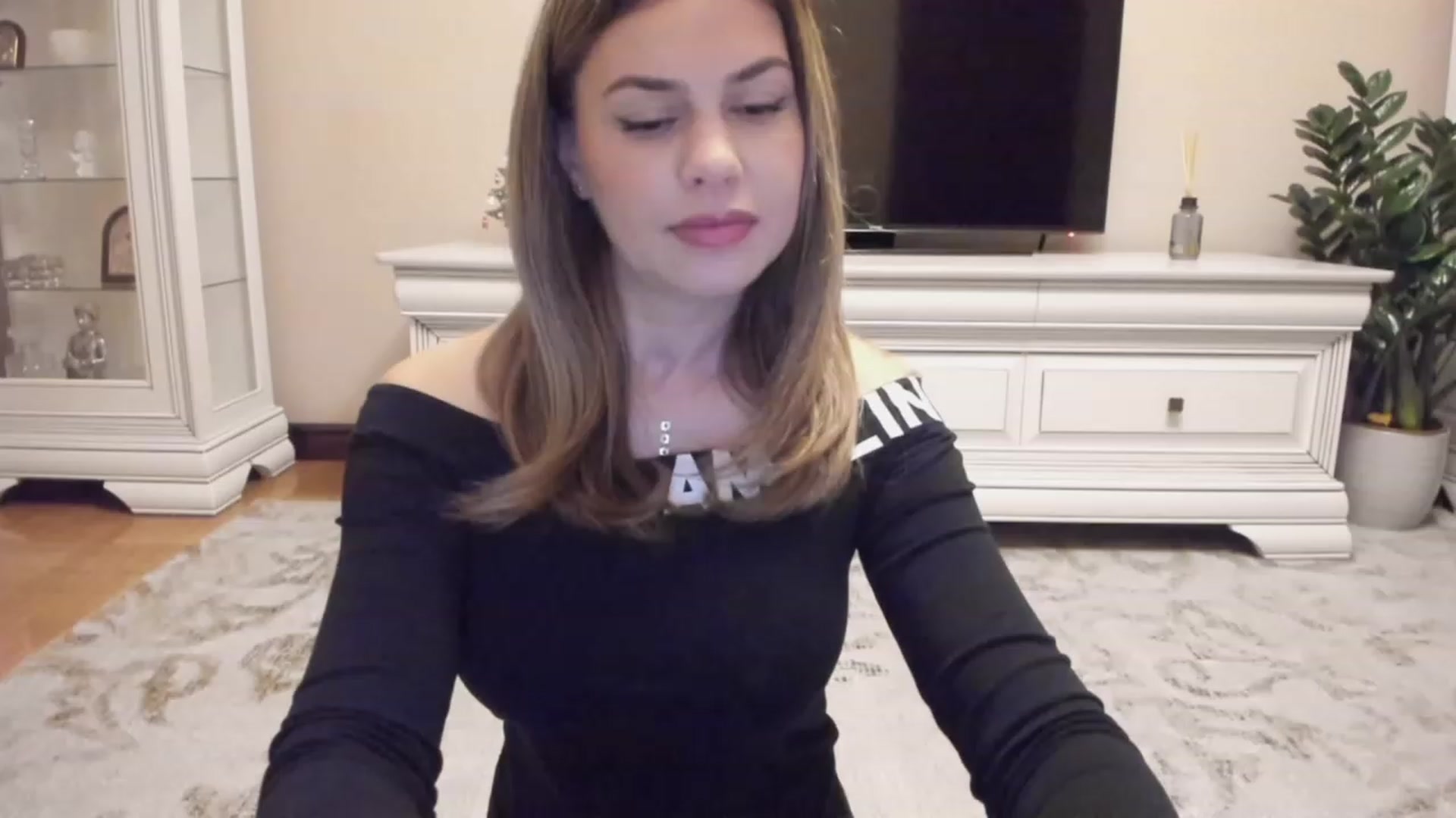 Gallery image thumbnail from Lu126's myfreecams stream on, 12/22/2023, 05:02 image 10 of 20