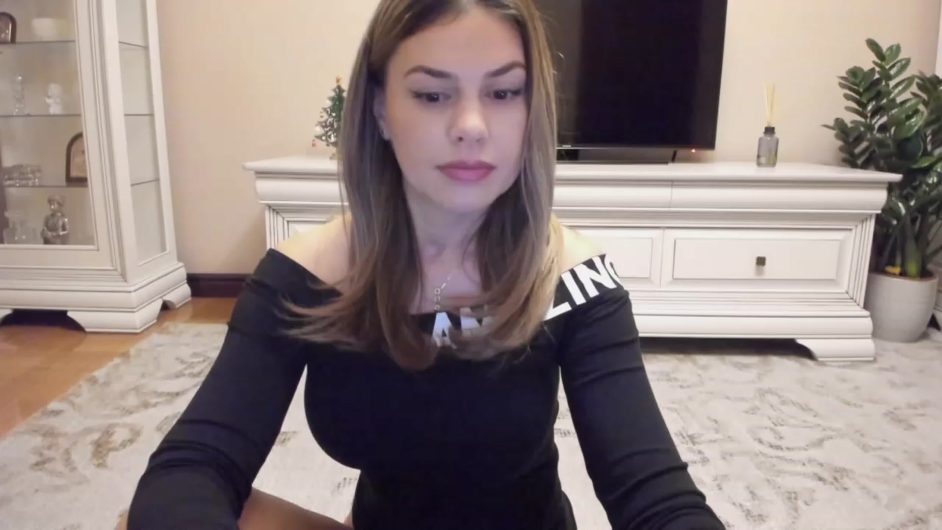 Gallery image thumbnail from Lu126's myfreecams stream on, 12/22/2023, 05:02 image 17 of 20